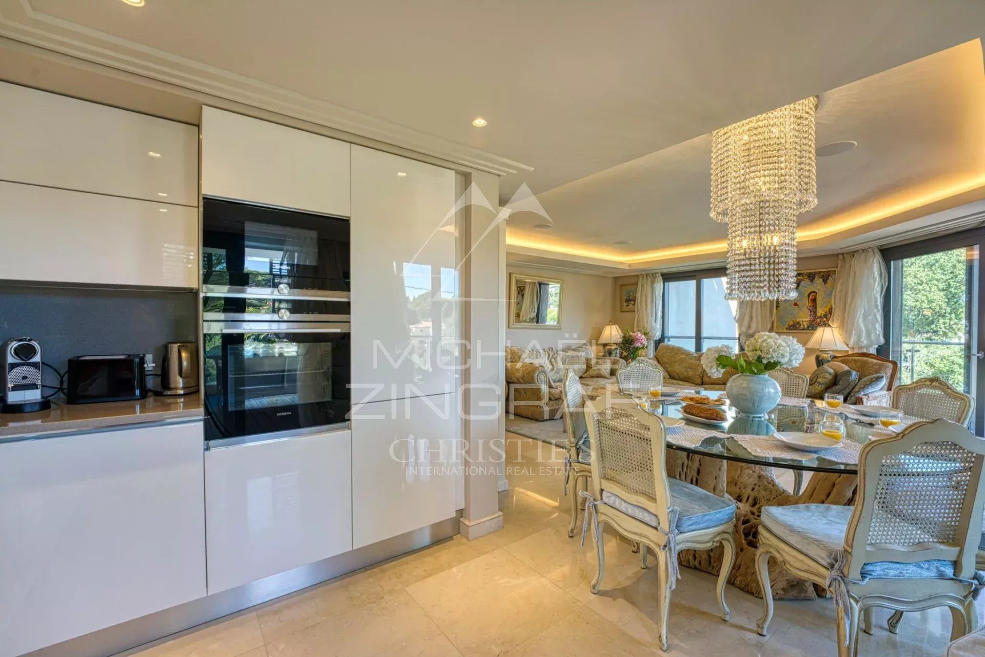 Appartement d'Exception avec Terrasses Panoramiques et Prestations Haut de Gamme