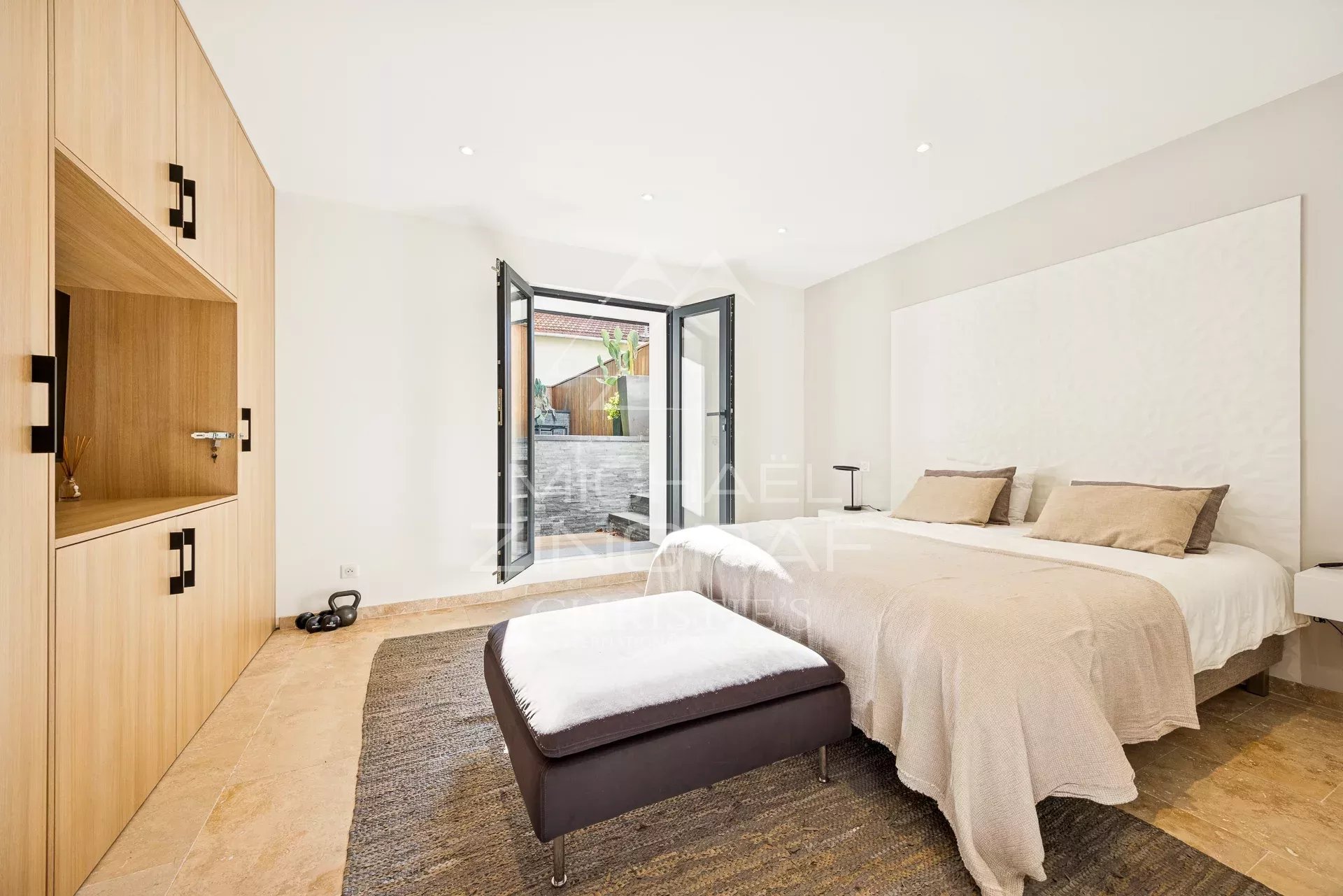 NAHE DEM ZENTRUM VON CANNES – RENOVIERTES BELLE-ÉPOQUE-STADTHAUS