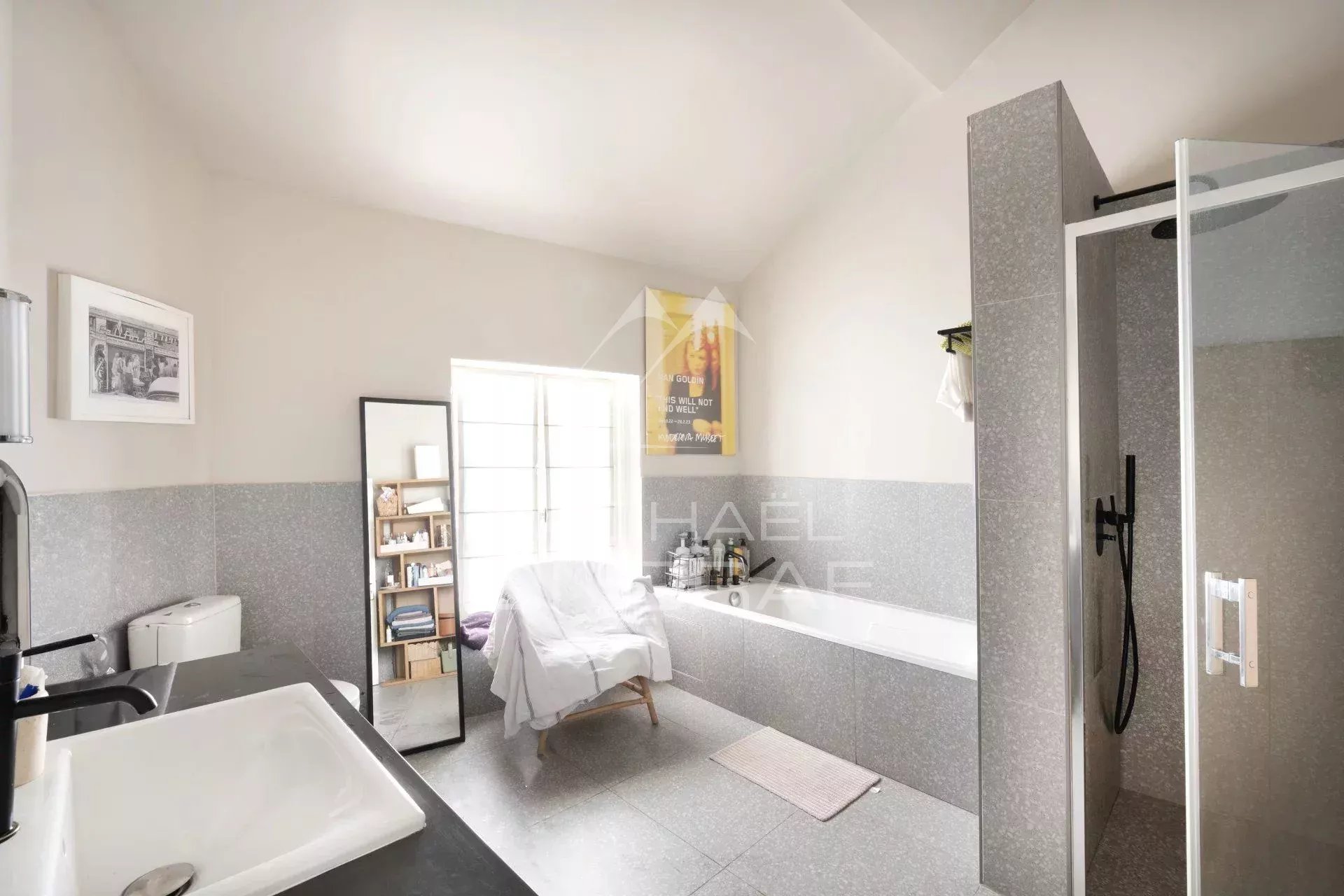 To Sell - 3 Bedrooms - Rue de Babylone