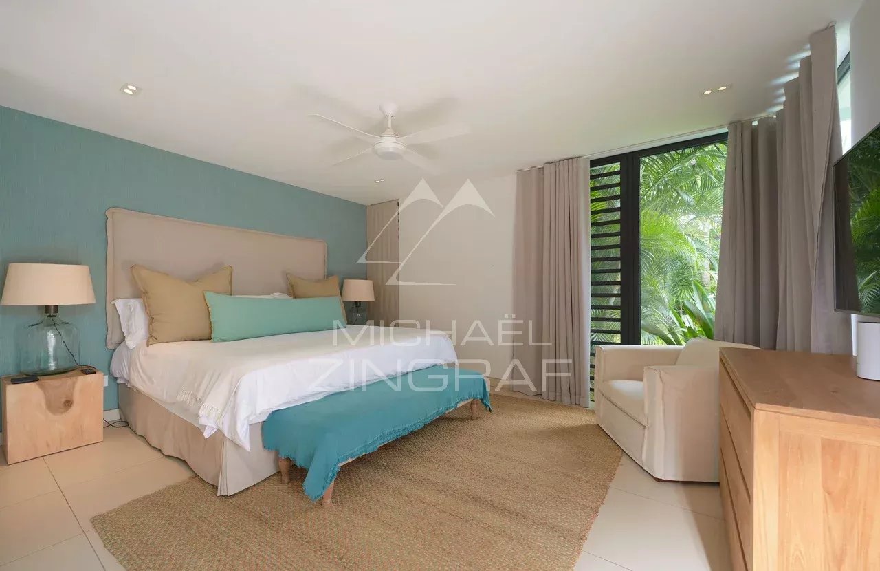 Villa avec piscine dans une résidence sécurisée à Péreybère