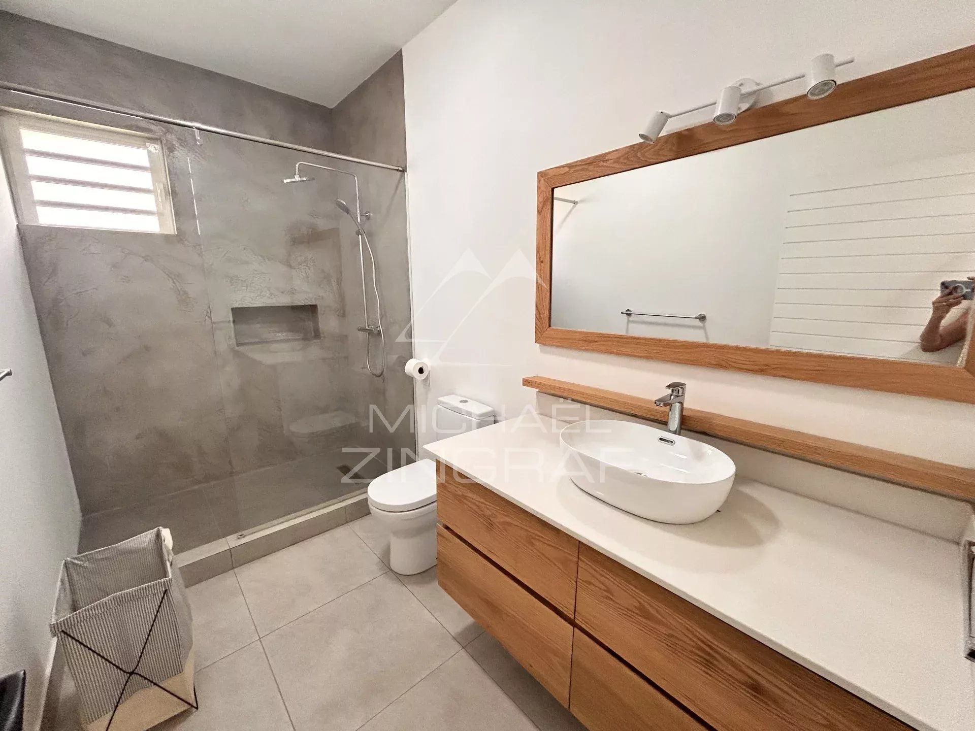 Contemporary Villa in Charmoses