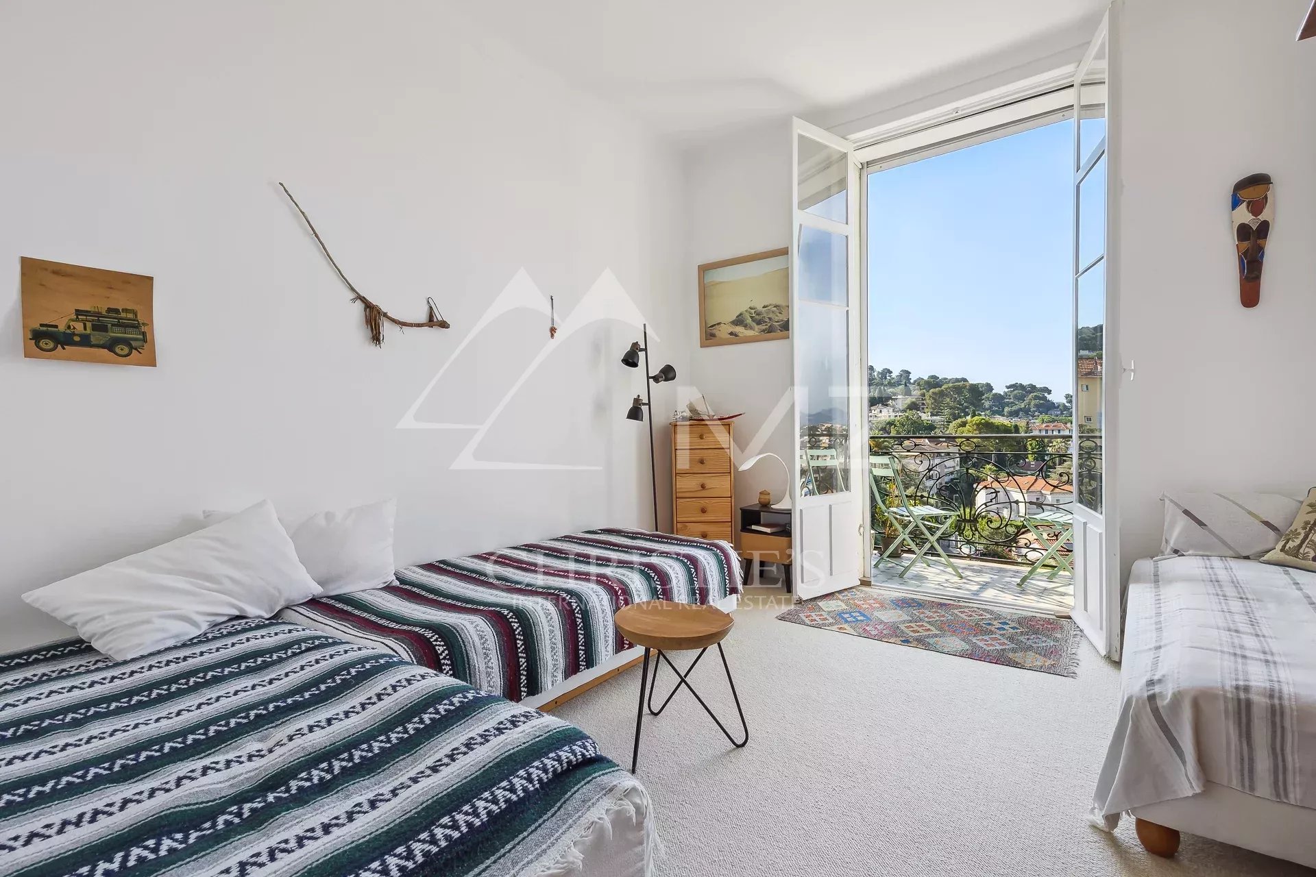 In der letzten Etage herrlicher Blick auf das Meer und Estérel