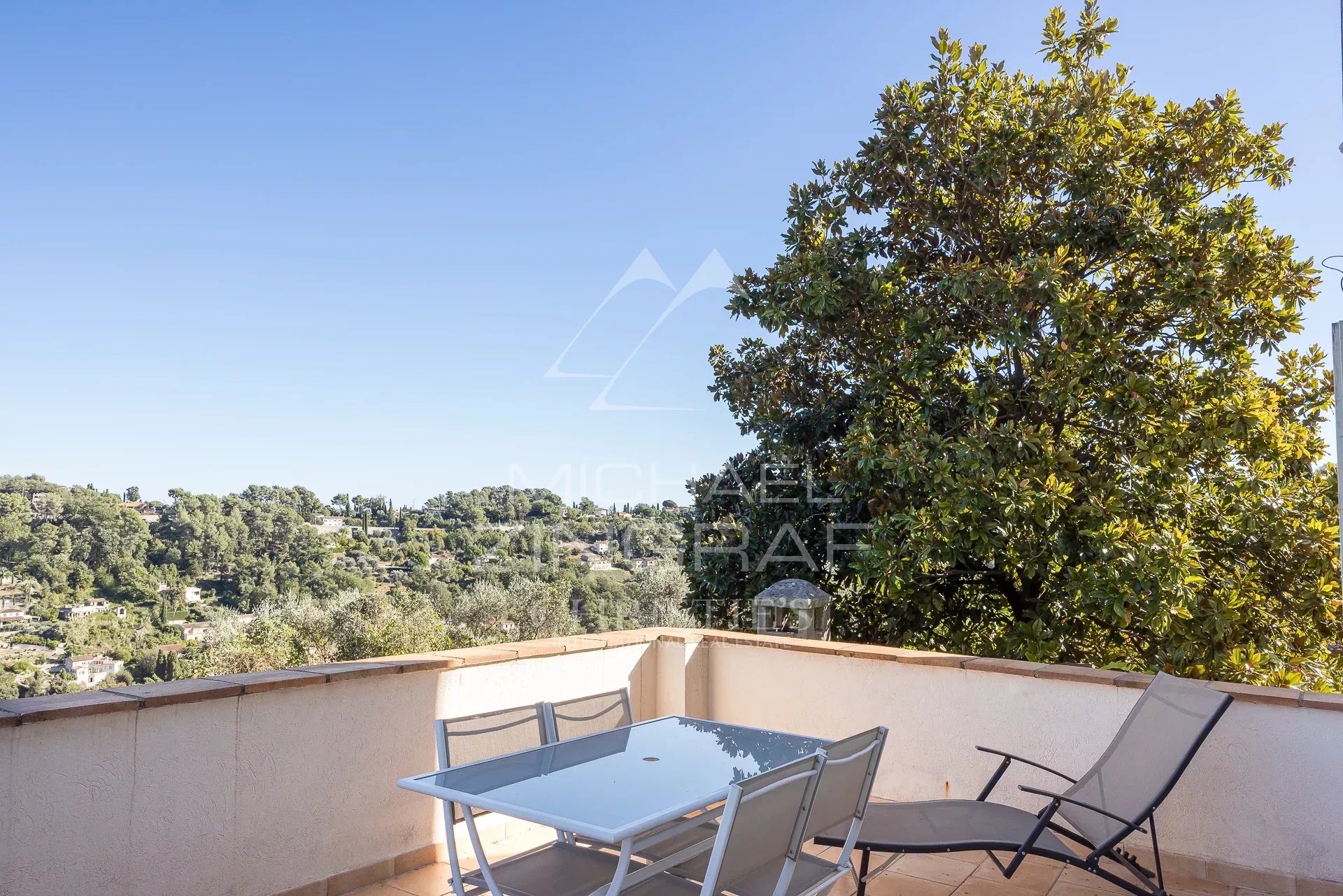 Saint-Paul-de-Vence: Exceptional Apartment in the Heart of the Village