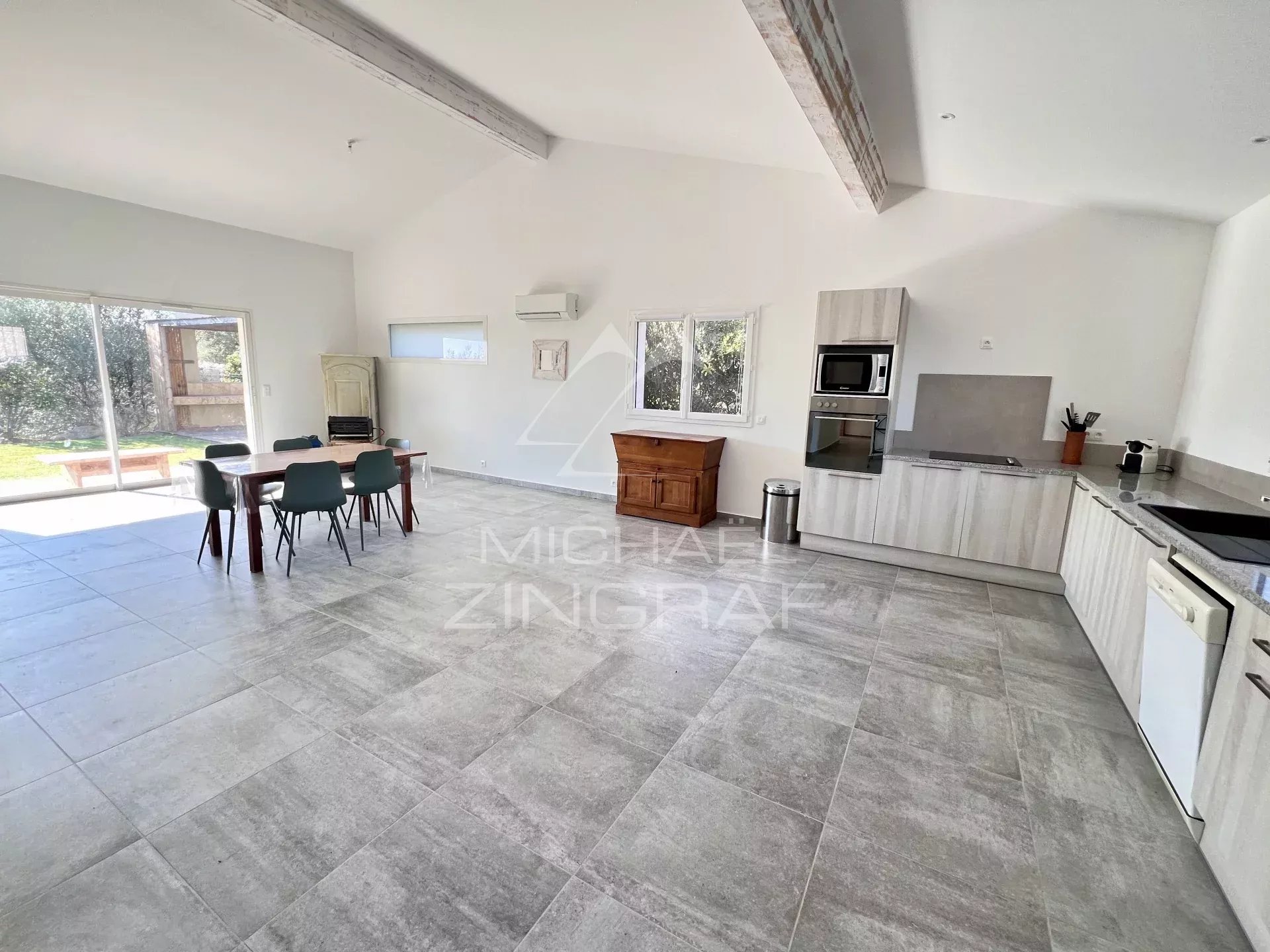 Villa T4 mit Schwimmbad 3 km von den Stränden von Porto-Vecchio entfernt