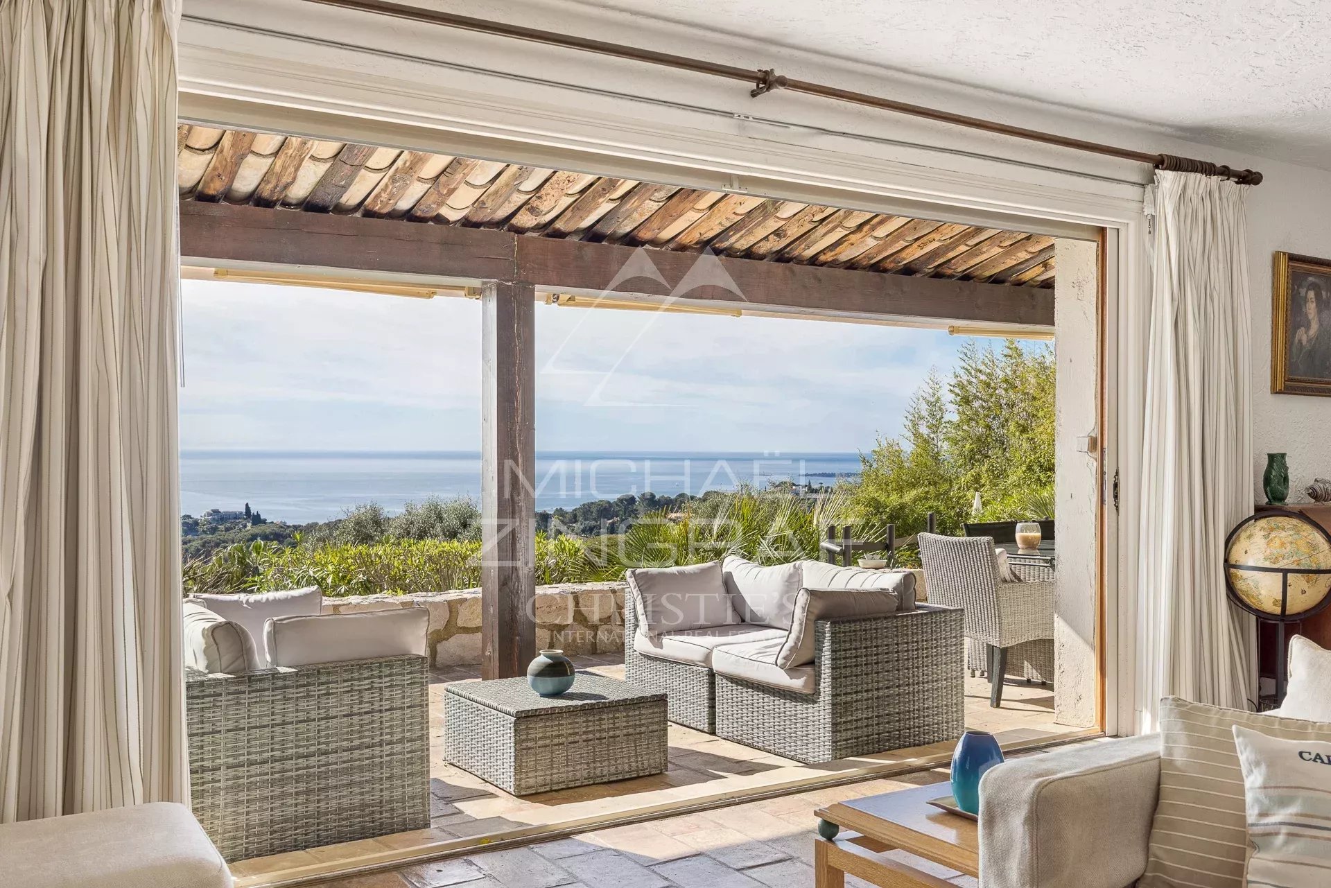 EXCLUSIVITE - PROCHE CANNES ET ANTIBES - VUE PANORAMIQUE MER