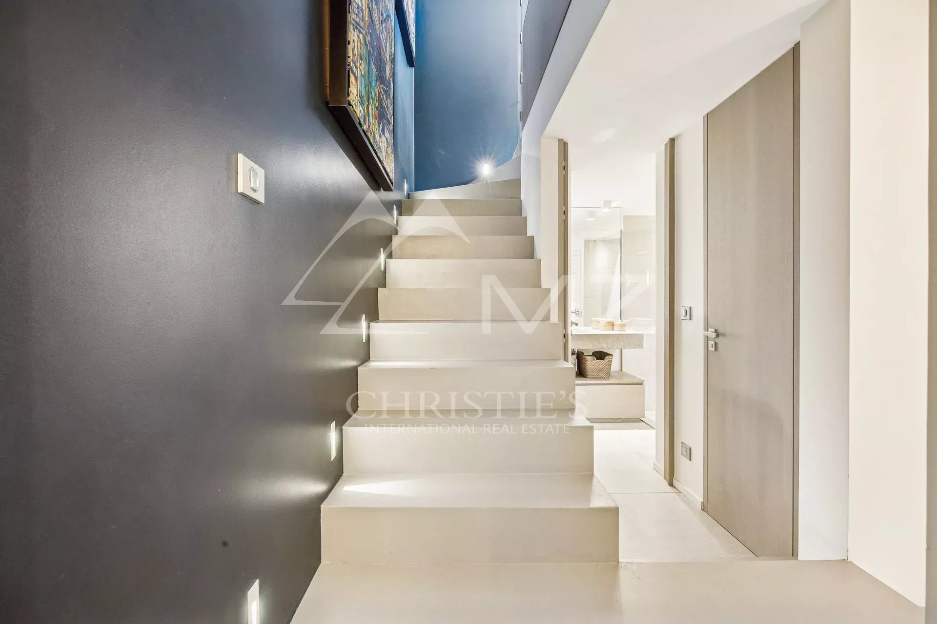 Exceptional apartment-villa in the sought-after Californie district