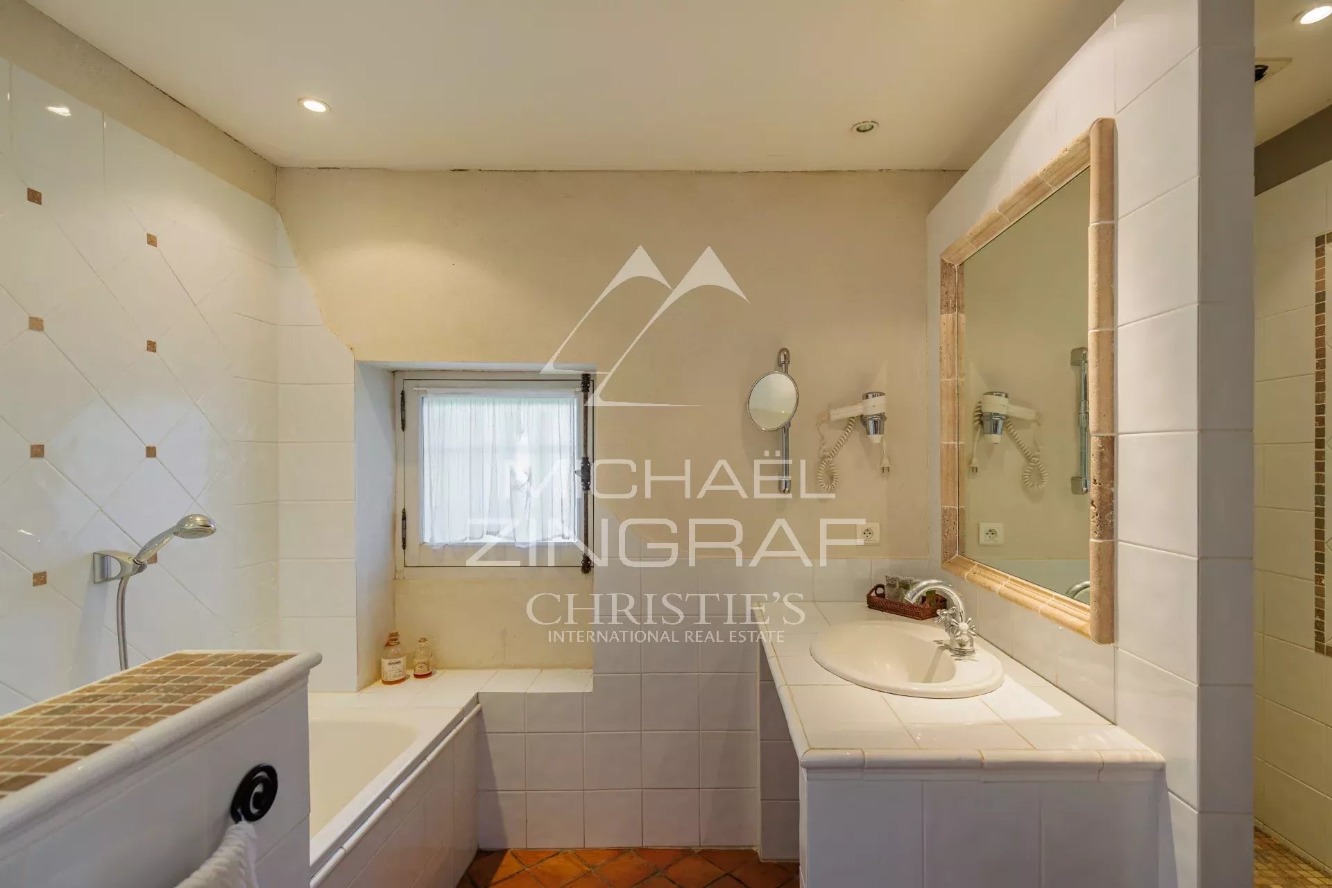 Schönes Anwesen - in der Nähe von Avignon