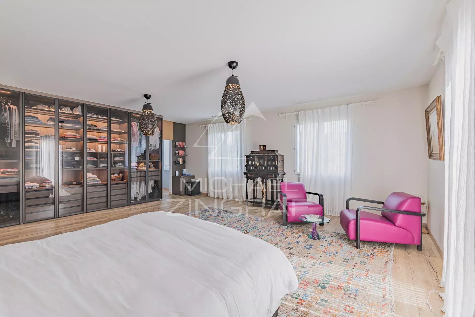 n Mimizan, on the edge of the forest, a unique property