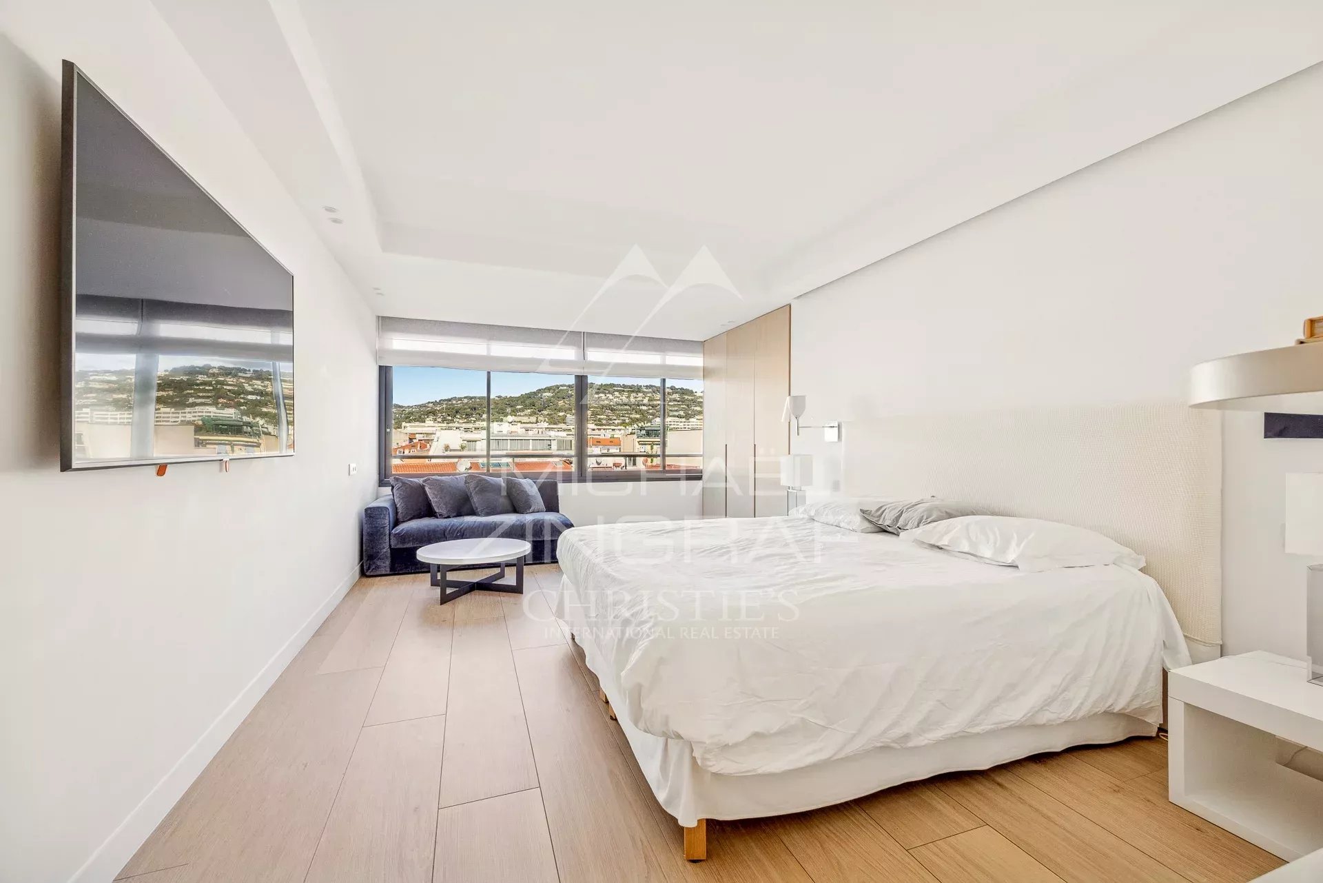 OFF MARKET - CANNES LA CROISETTE - LUXURIOUS 6-ROOM APARTMENT