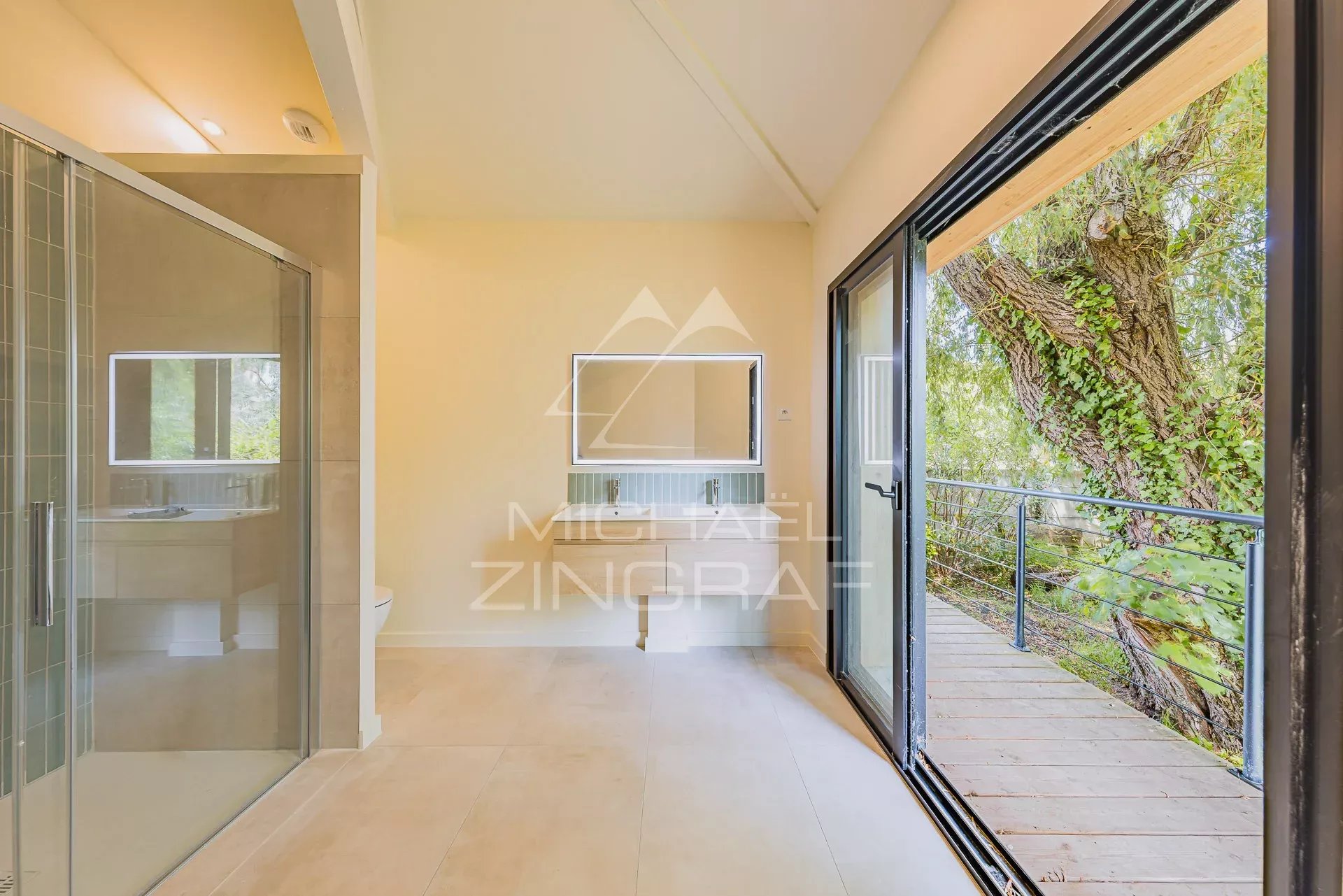 Hyper centre - House with 4 suites and swimming pool