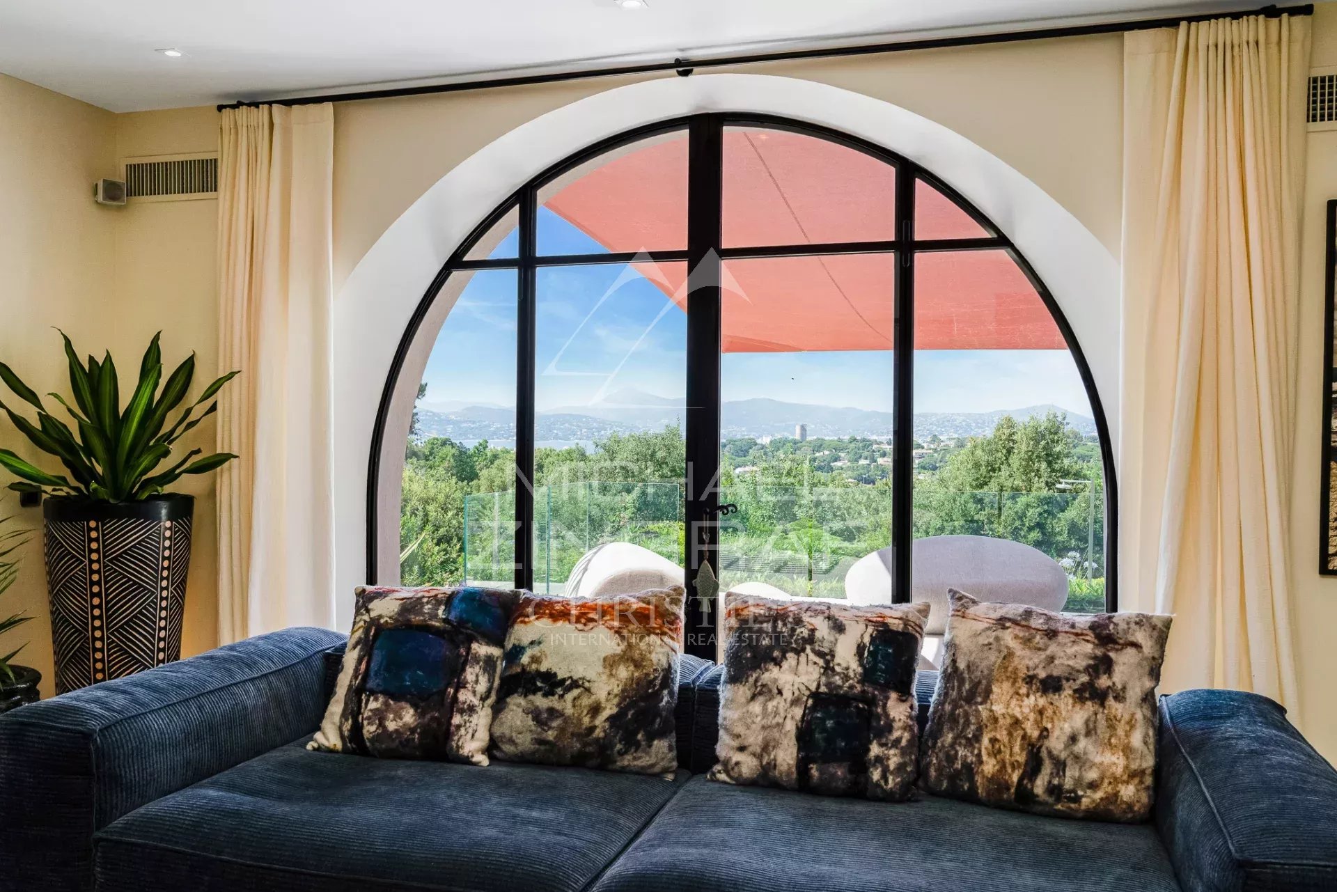 Ramatuelle – Superb authentic property with sea views