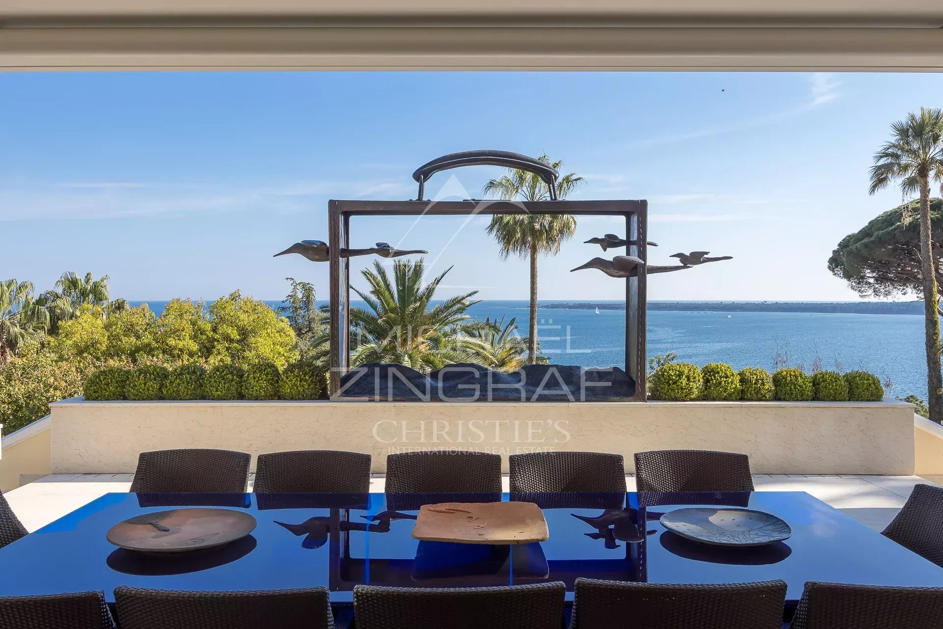 Cannes – Private and Gated Estate – Panoramic Sea View
