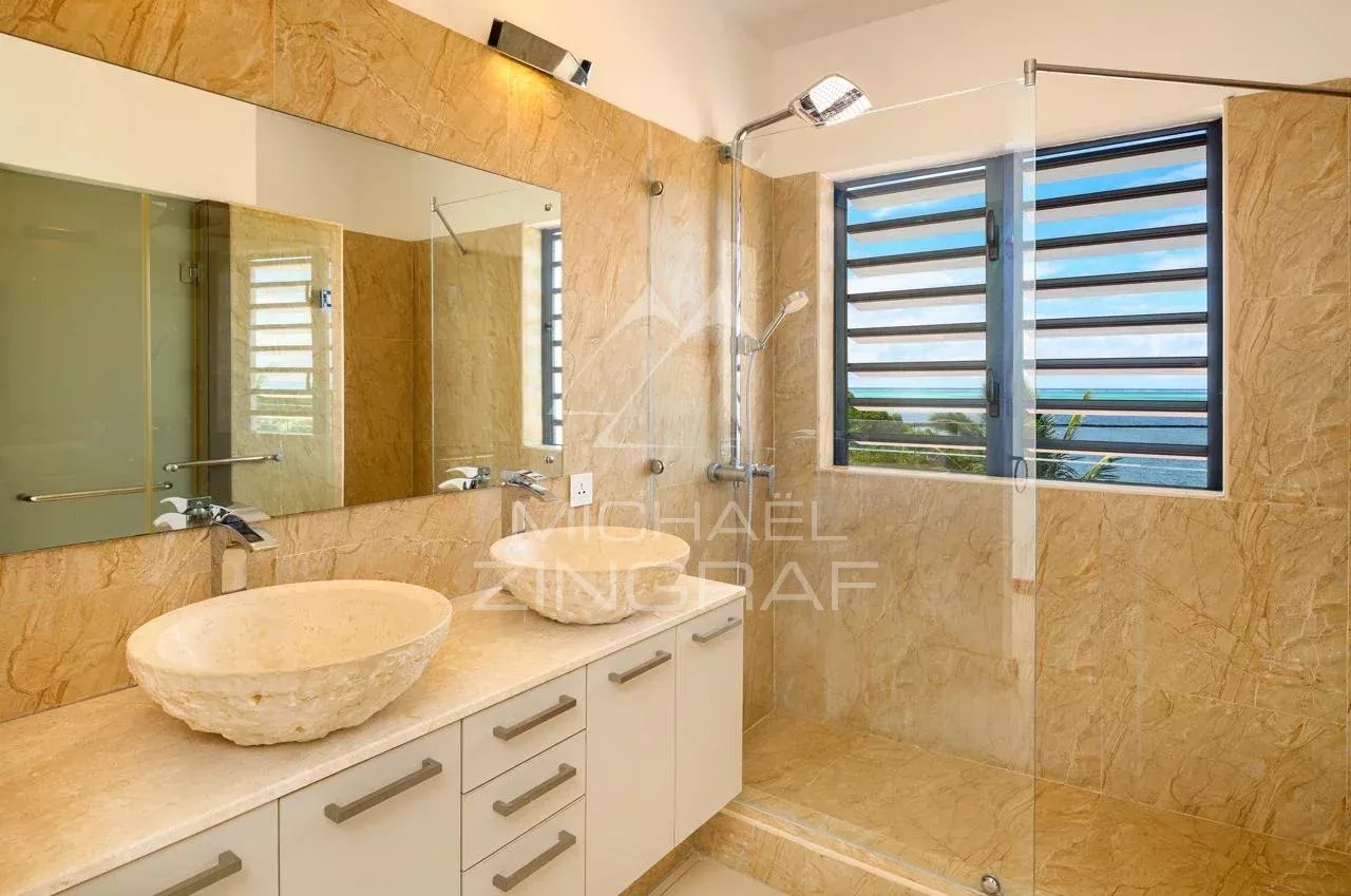 Penthouse d’Exception de 4 Chambres avec Vue Panoramique sur le Lagon à Azuri Golf & Beachfront Village