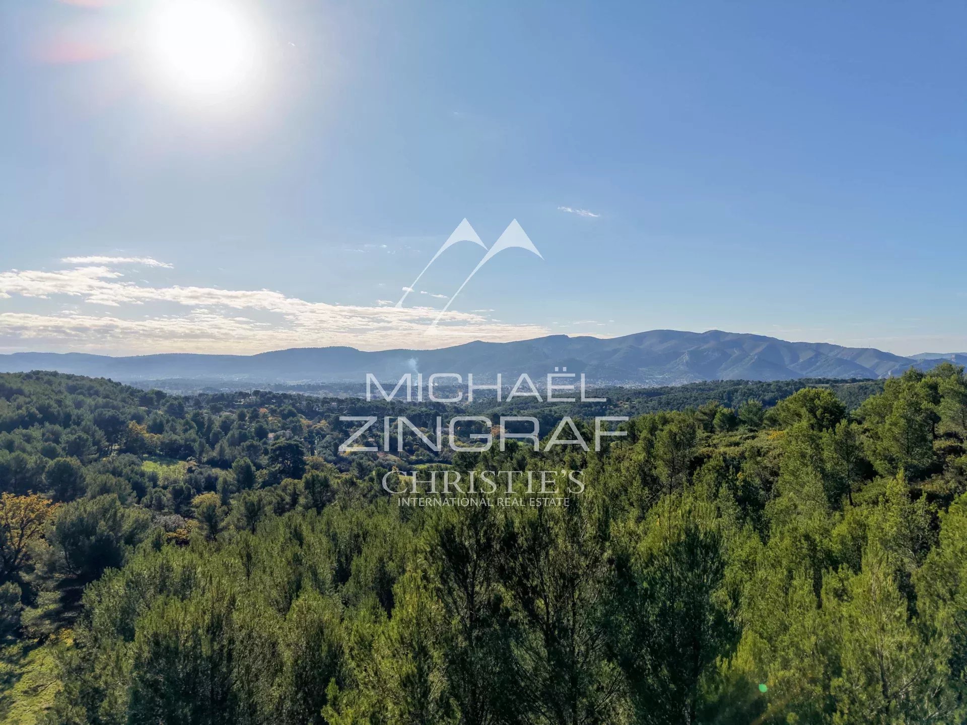 Maison avec piscine au calme absolu en pleine colline
