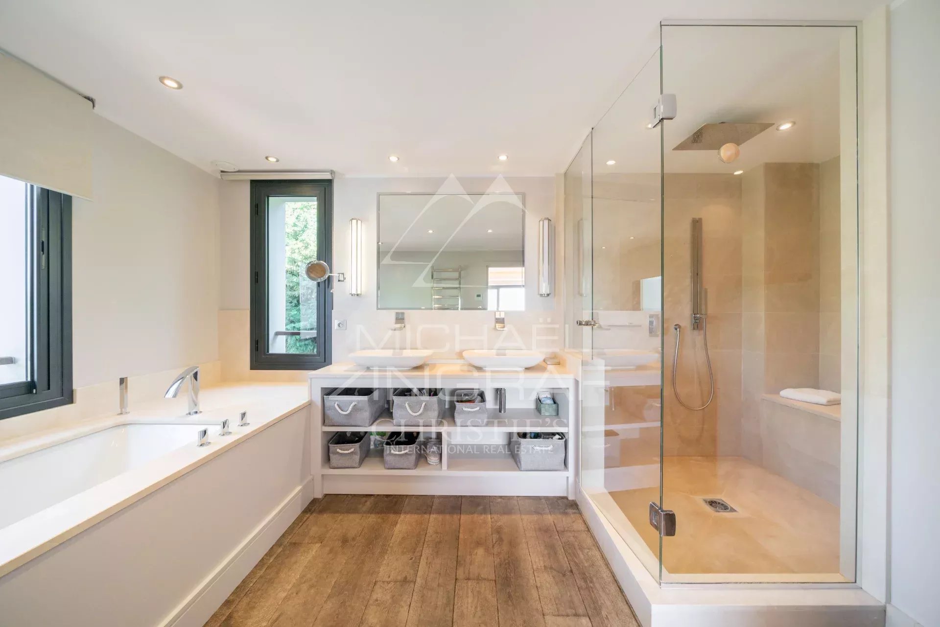 Modern renovierte Villa nahe der Strände von Garoupe