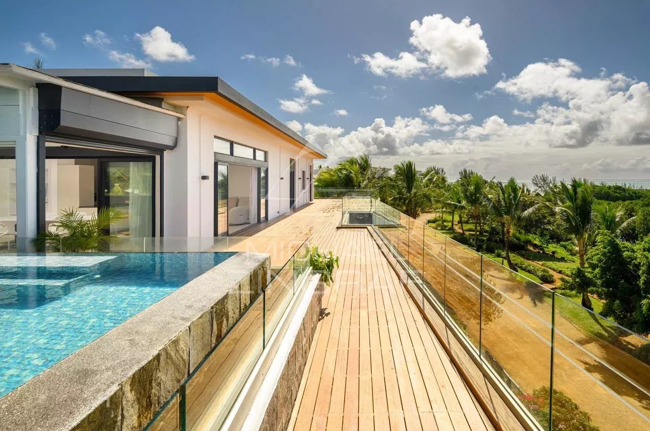 Penthouse d’Exception de 4 Chambres avec Vue Panoramique sur le Lagon à Azuri Golf & Beachfront Village