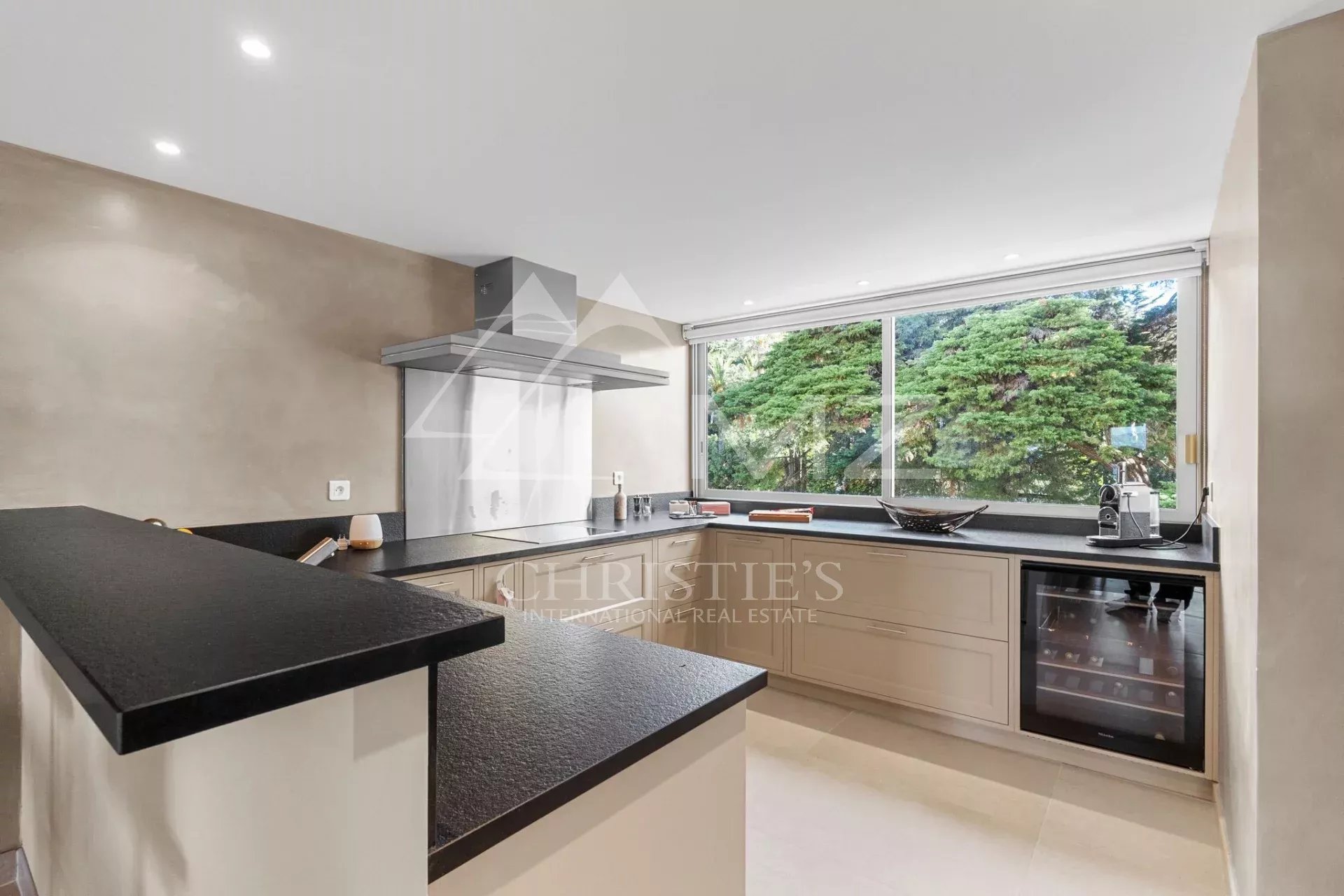 Hervorragende 4-Zimmer-Wohnung in einer prestigeträchtigen Residenz