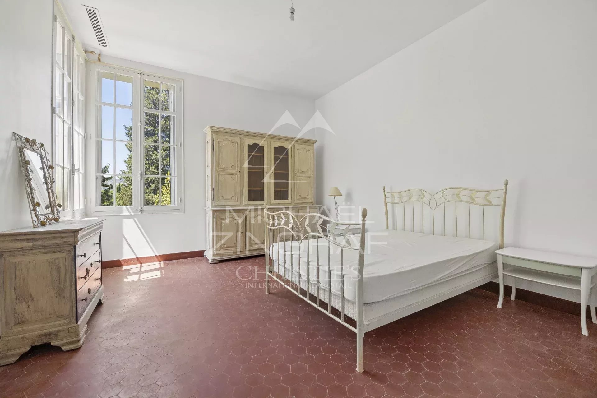 In der Nähe von Cannes West – Authentisches Steinhaus auf einem Grundstück von über 1,3 Hektar