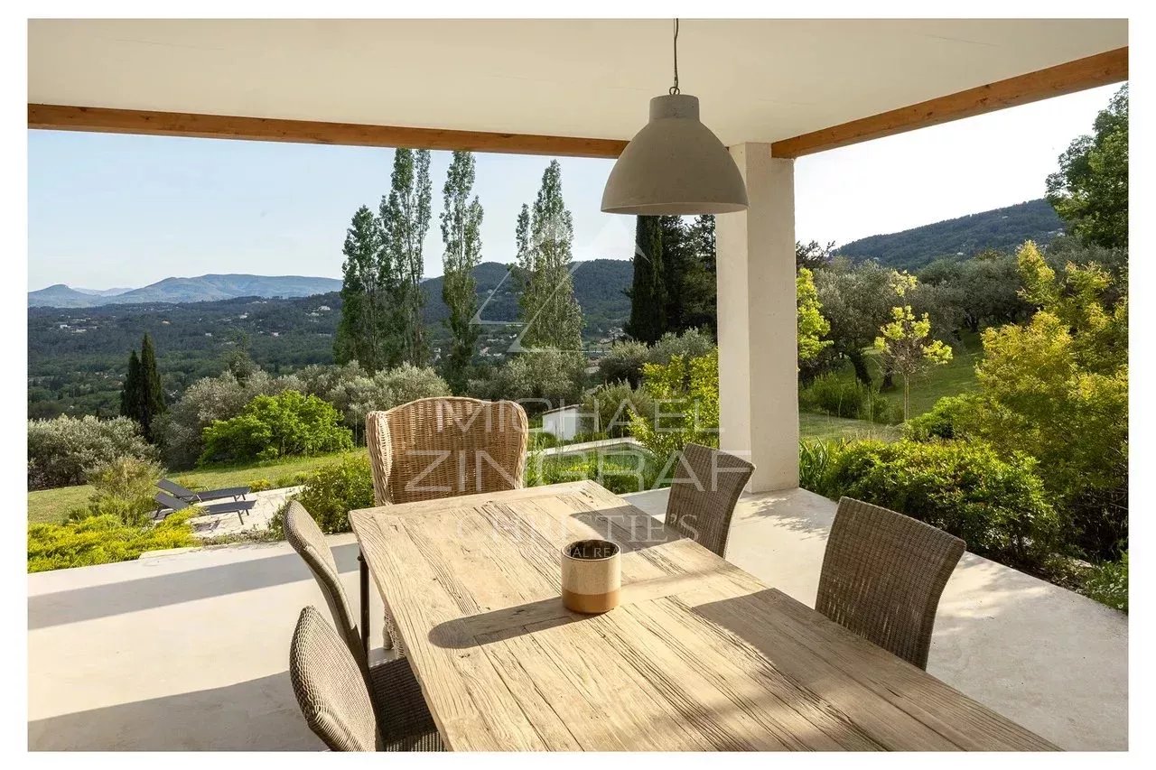 Domaine d’exception composé de trois maisons à proximité du village