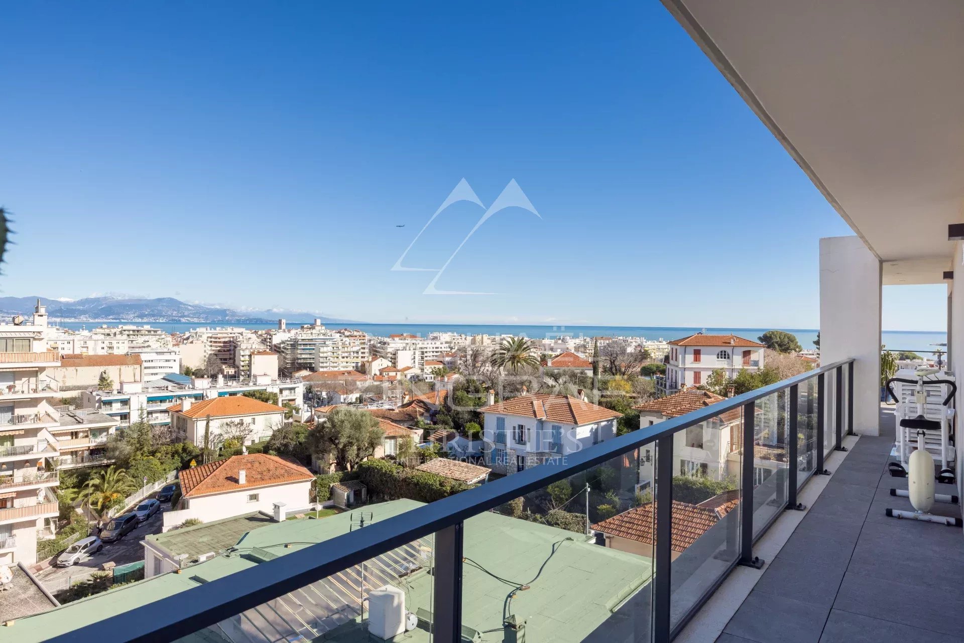 Außergewöhnliches Penthouse im Herzen von Antibes – 360° Panoramablick