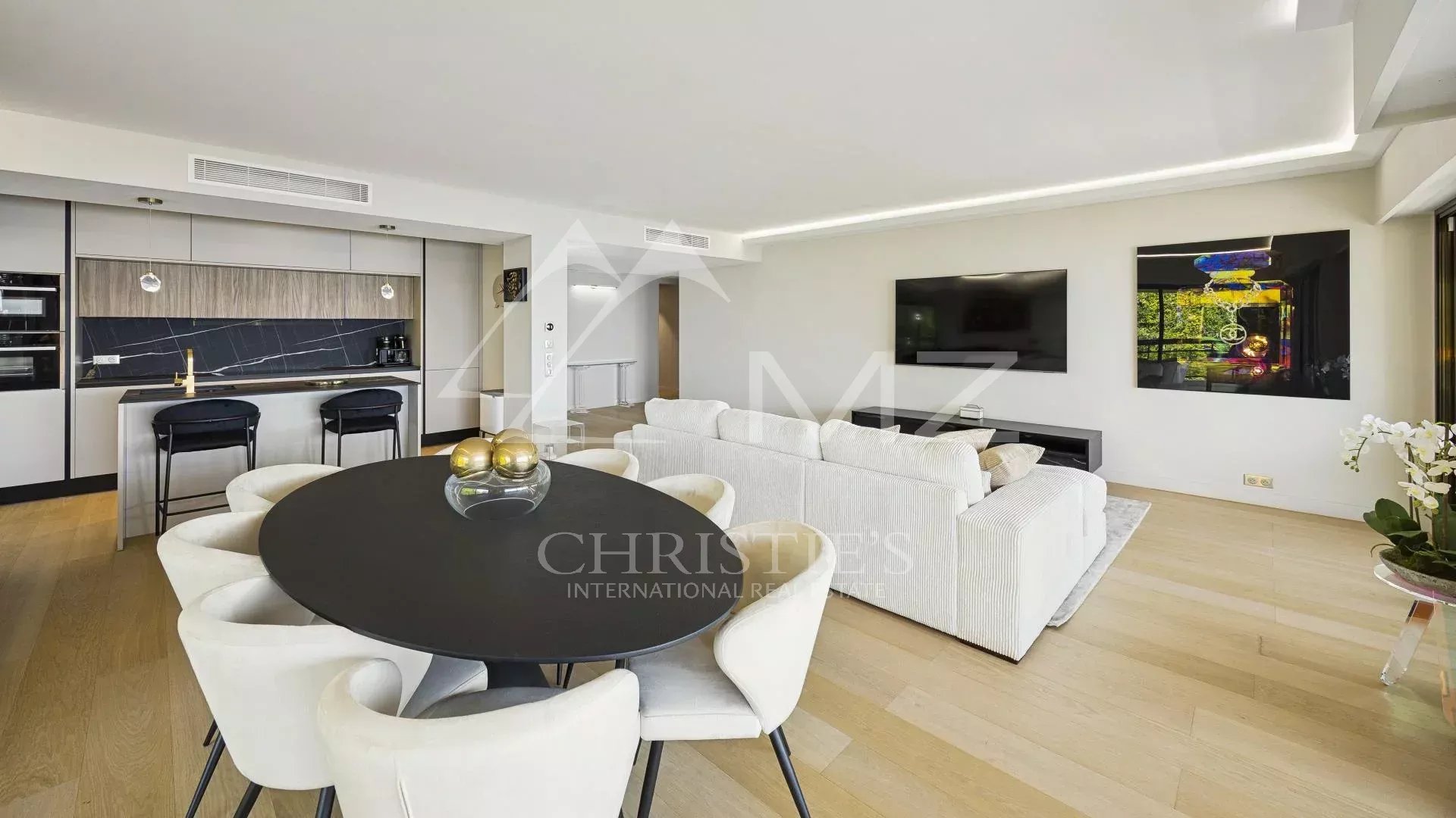 Magnificent contemporary apartment with a magical sea view