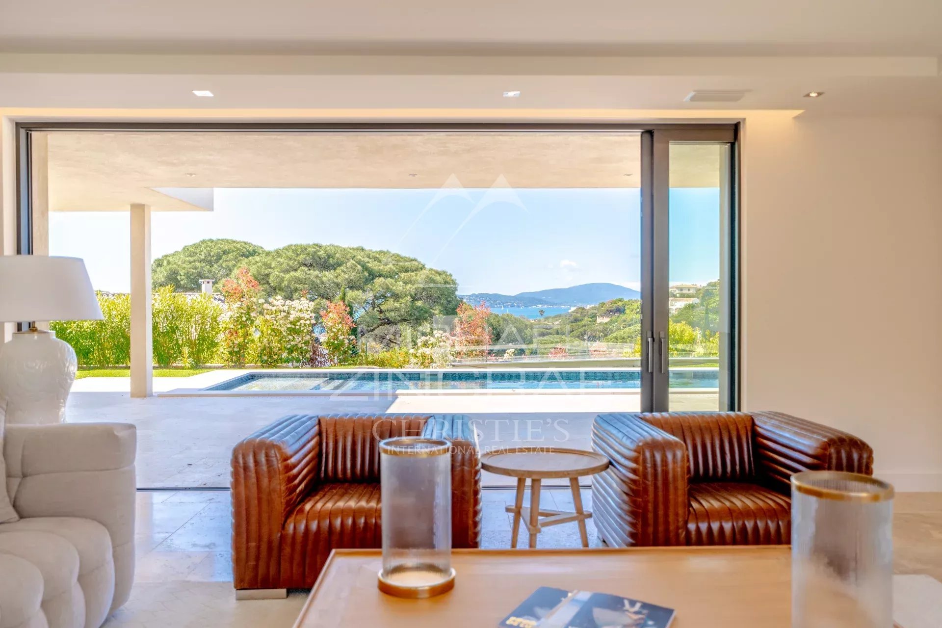 Villa Sainte-Maxime - Moderne Raffinesse mit Meerblick.