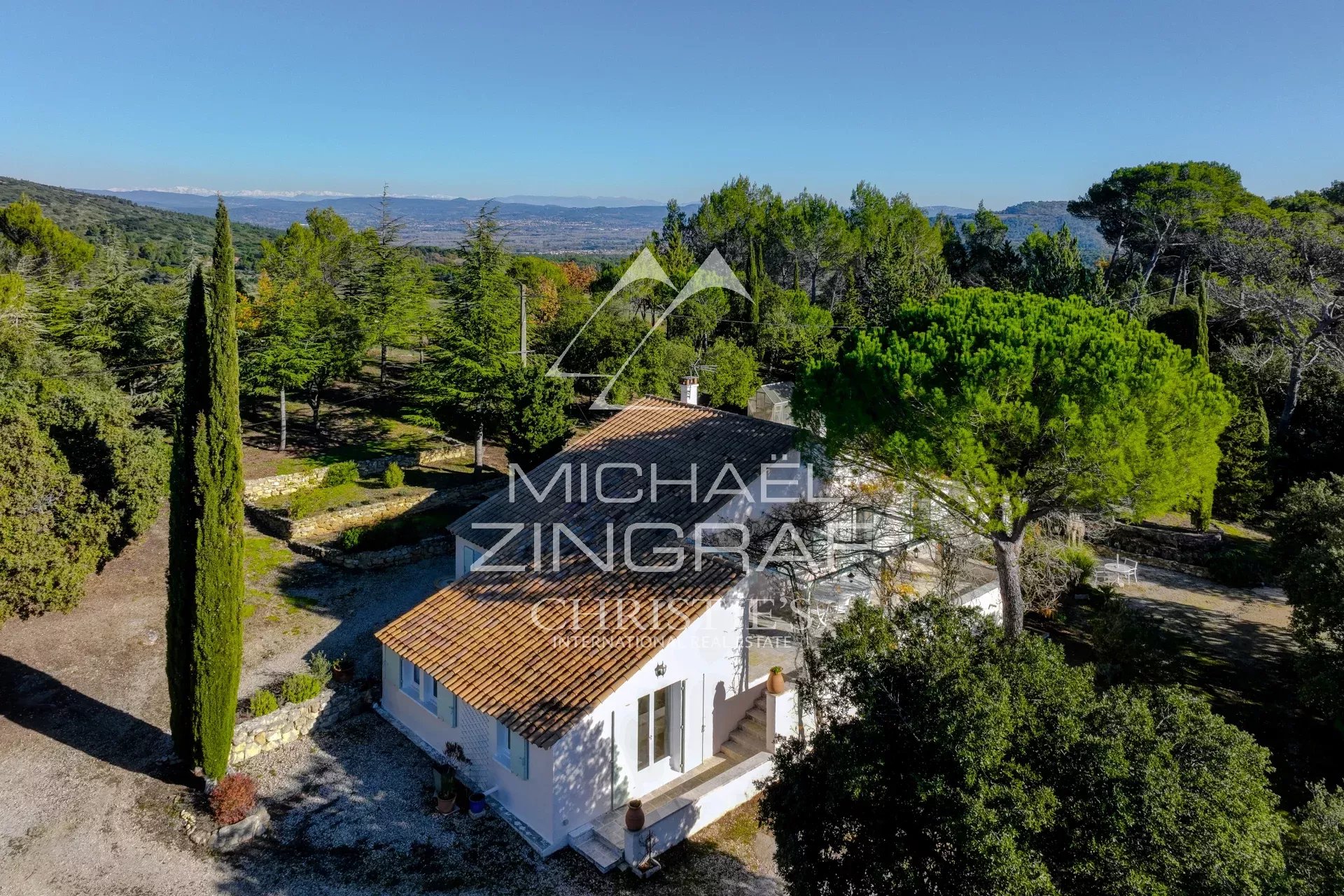 House in an exceptional setting 20 km from Aix-en-Provence