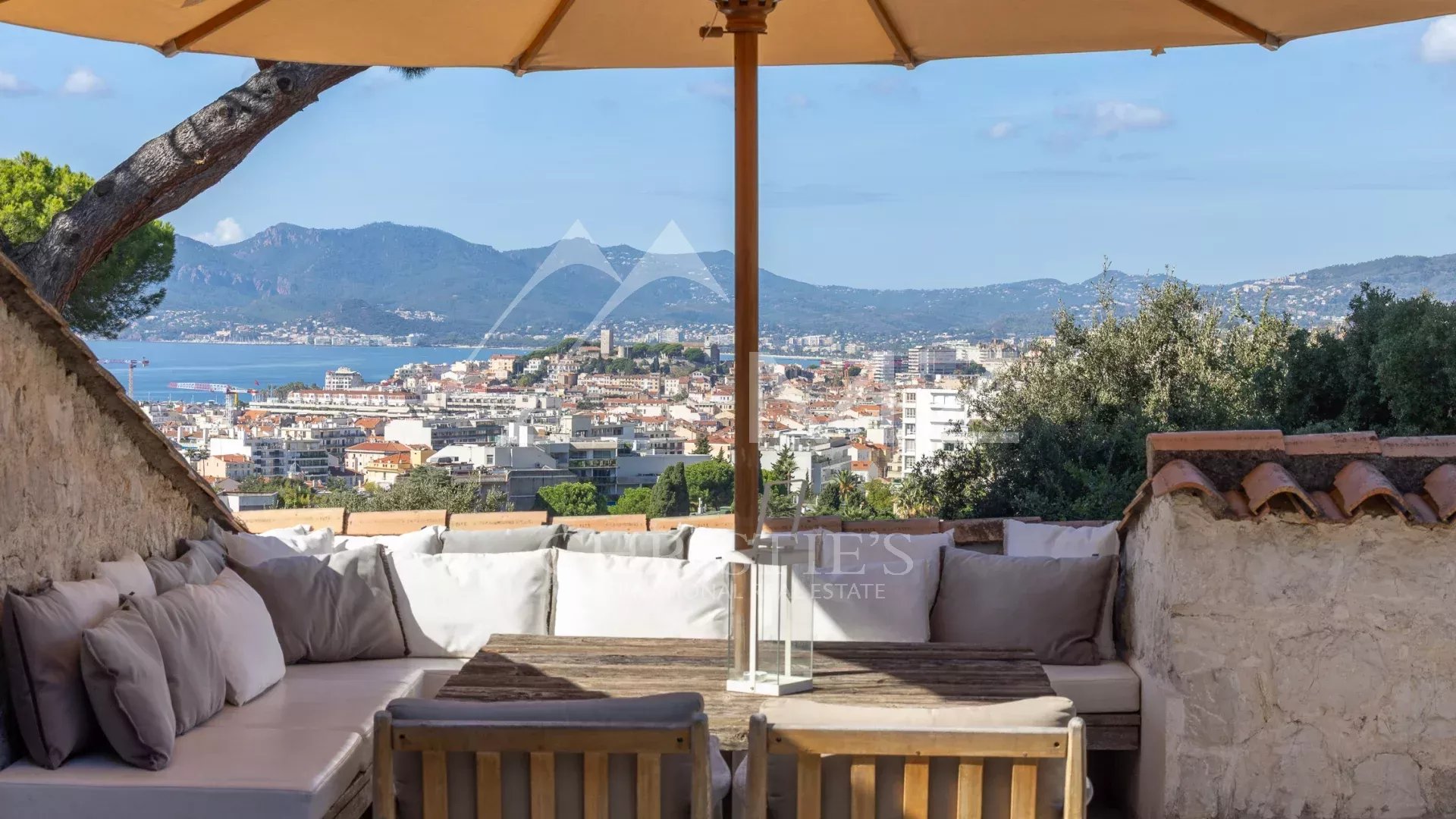 Exceptional apartment-villa in the sought-after Californie district