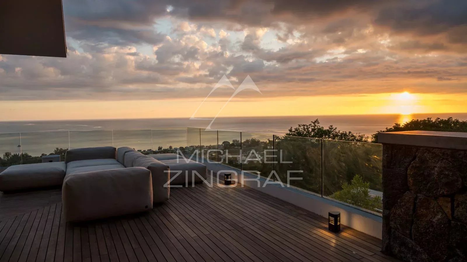 Île Maurice – Villa d’Exception Ultra Luxe avec Vue Panoramique sur Le Morne – Rivière Noire