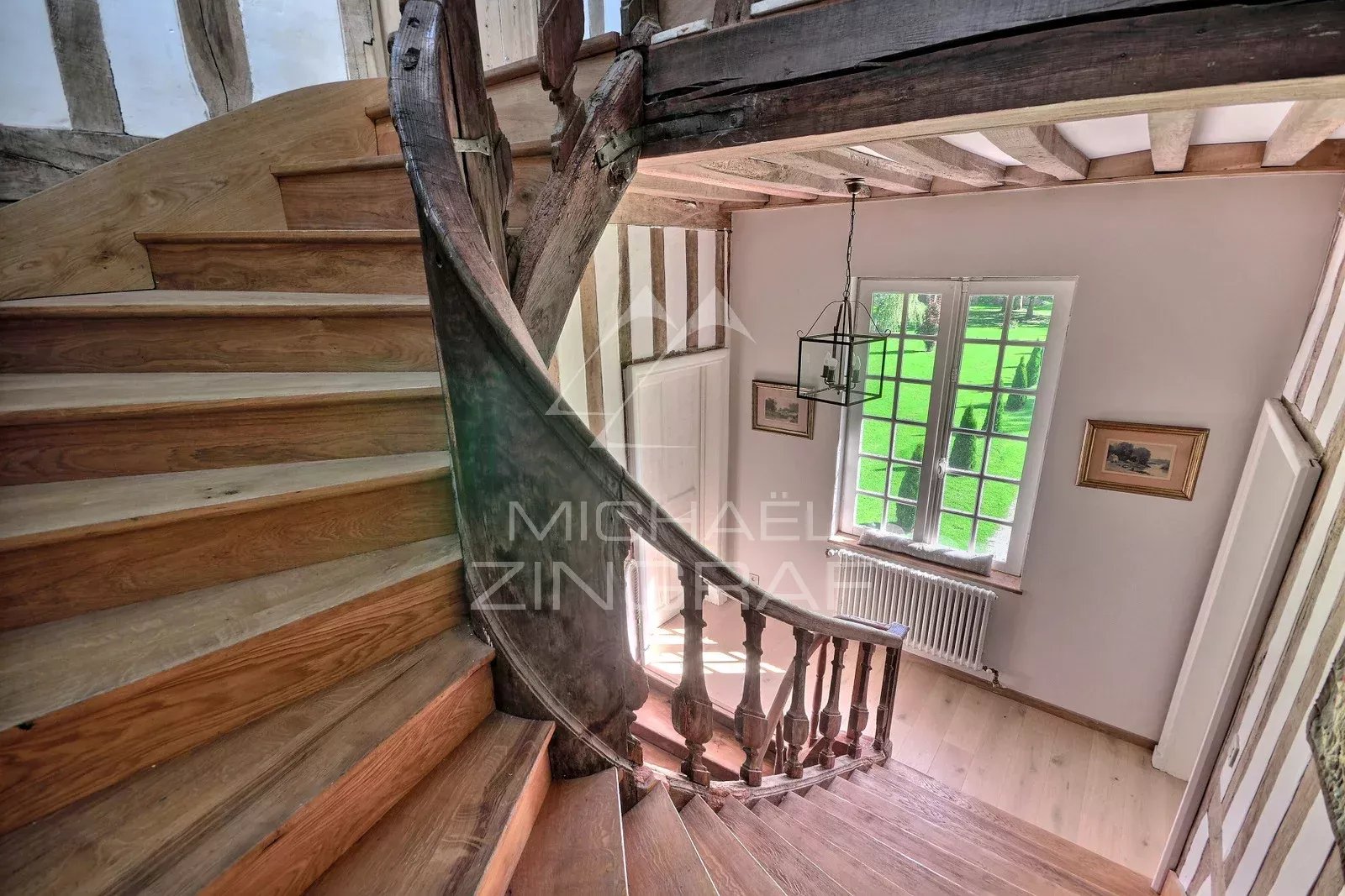 Manoir et dépendances a proximité de la mer