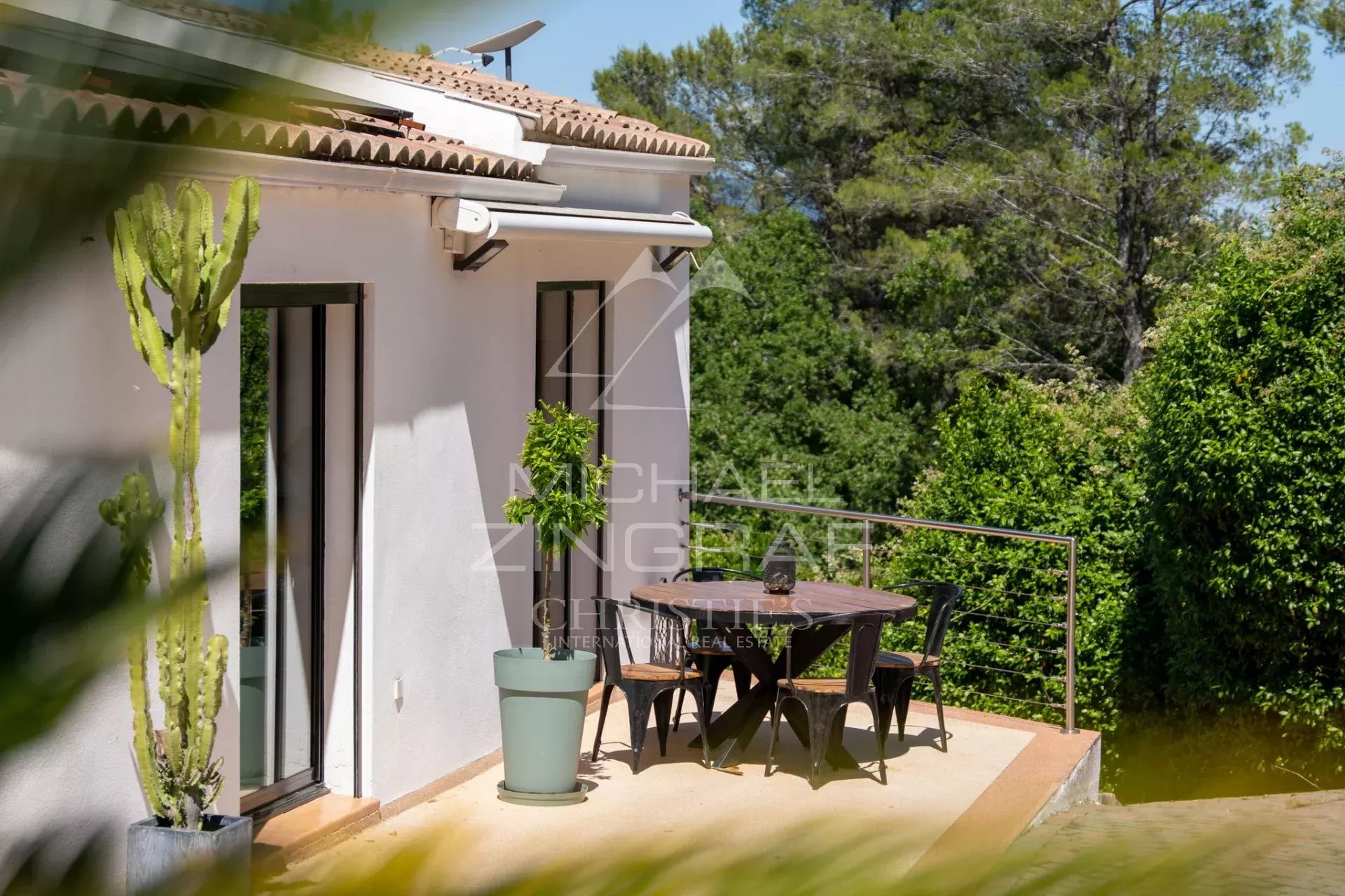 Contemporary Villa with Panoramic View – Fayence / Tourrettes