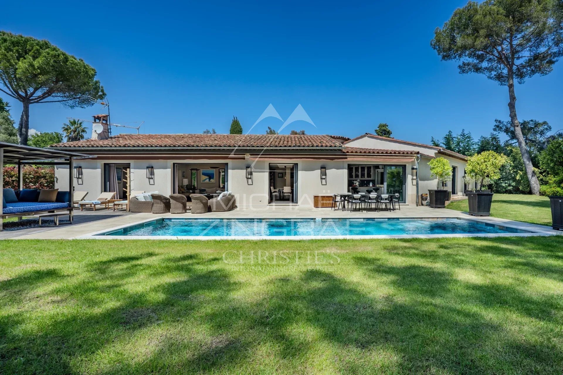 Mougins - Ruhige Lage, ebenerdige Villa - 5 Schlafzimmer