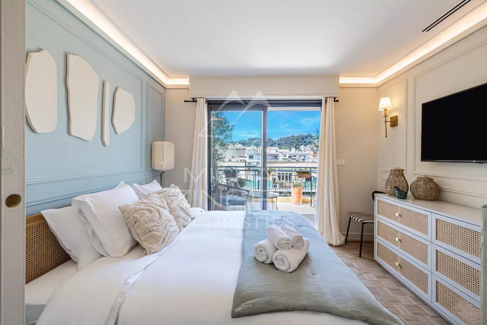 Exceptional Penthouse with Panoramic Terraces – Nice City Centre
