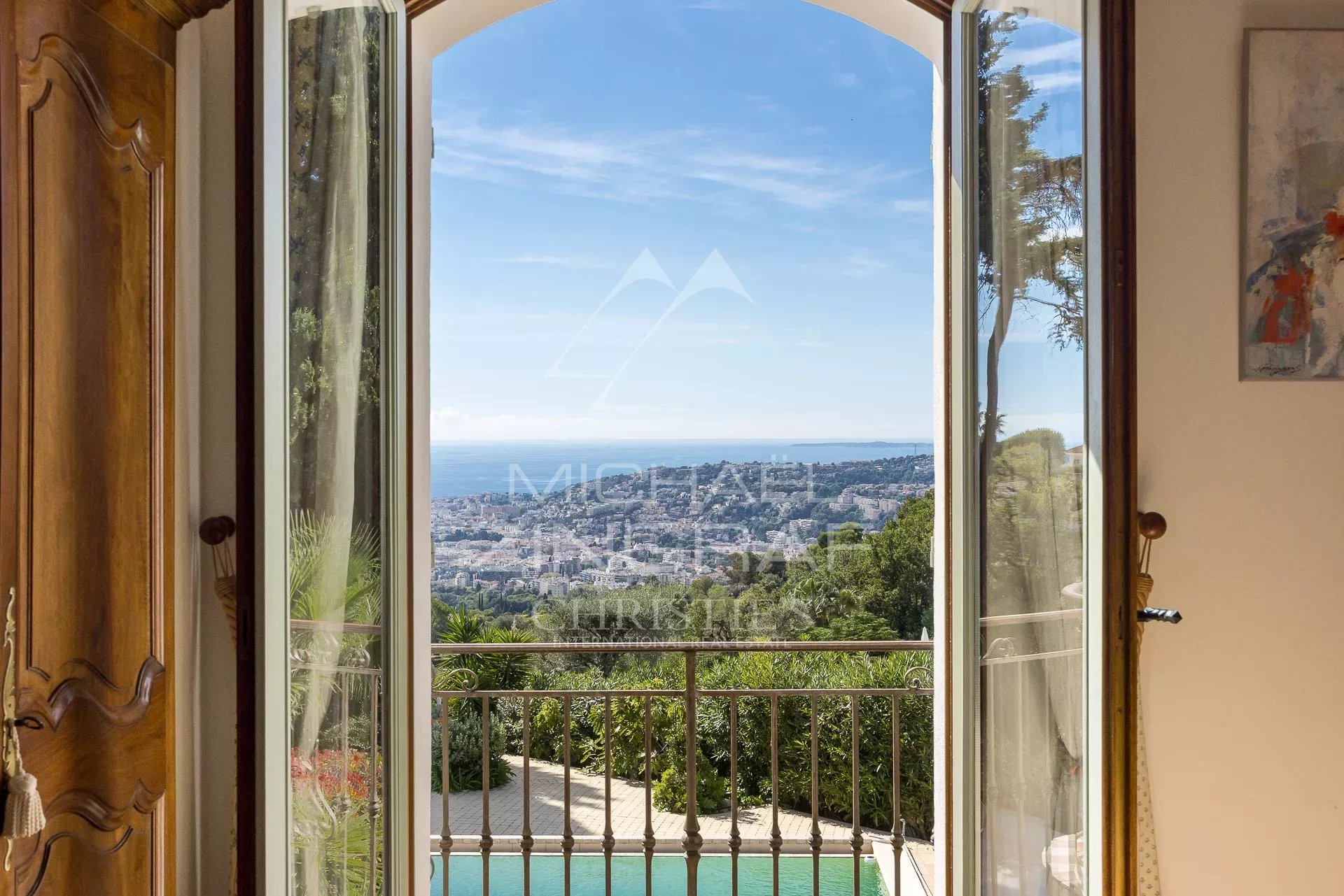 NICE GAIRAUT – PROPRIETE AVEC PISCINE BENEFICIANT D’UNE VUE MER PANORAMIQUE