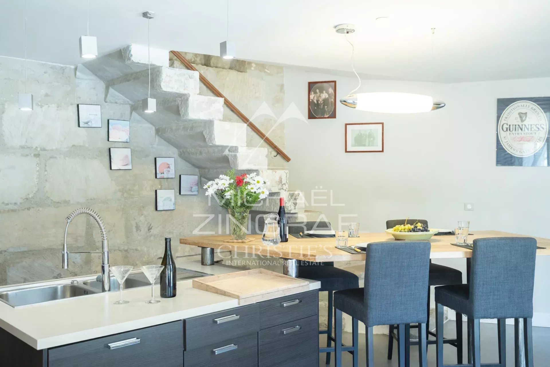 ENCHERES - MAISON DE VILLAGE D'EXCEPTION, PROCHE SAINT-REMY-DE-PROVENCE