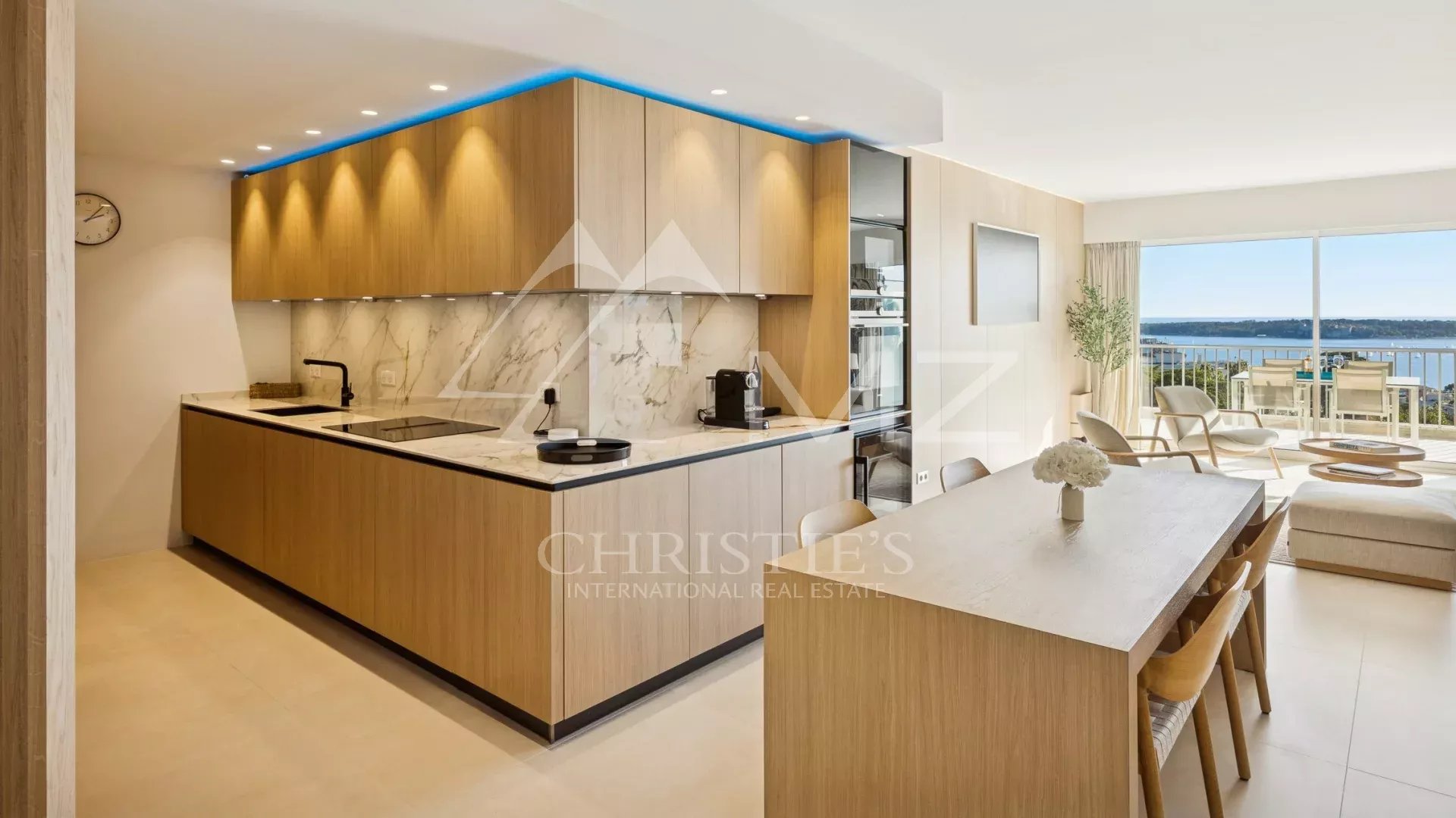 Hervorragende 4-Zimmer-Wohnung in einer prestigeträchtigen Residenz