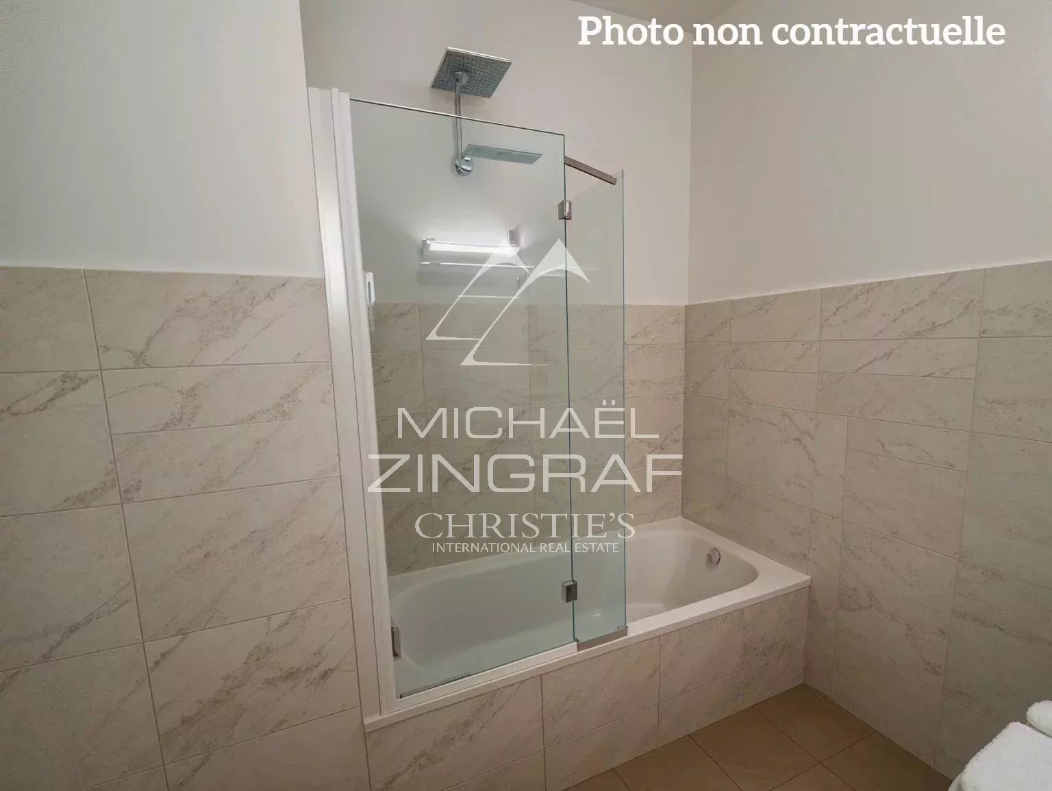 City center - 3 bedroom apartment with terrace and garage