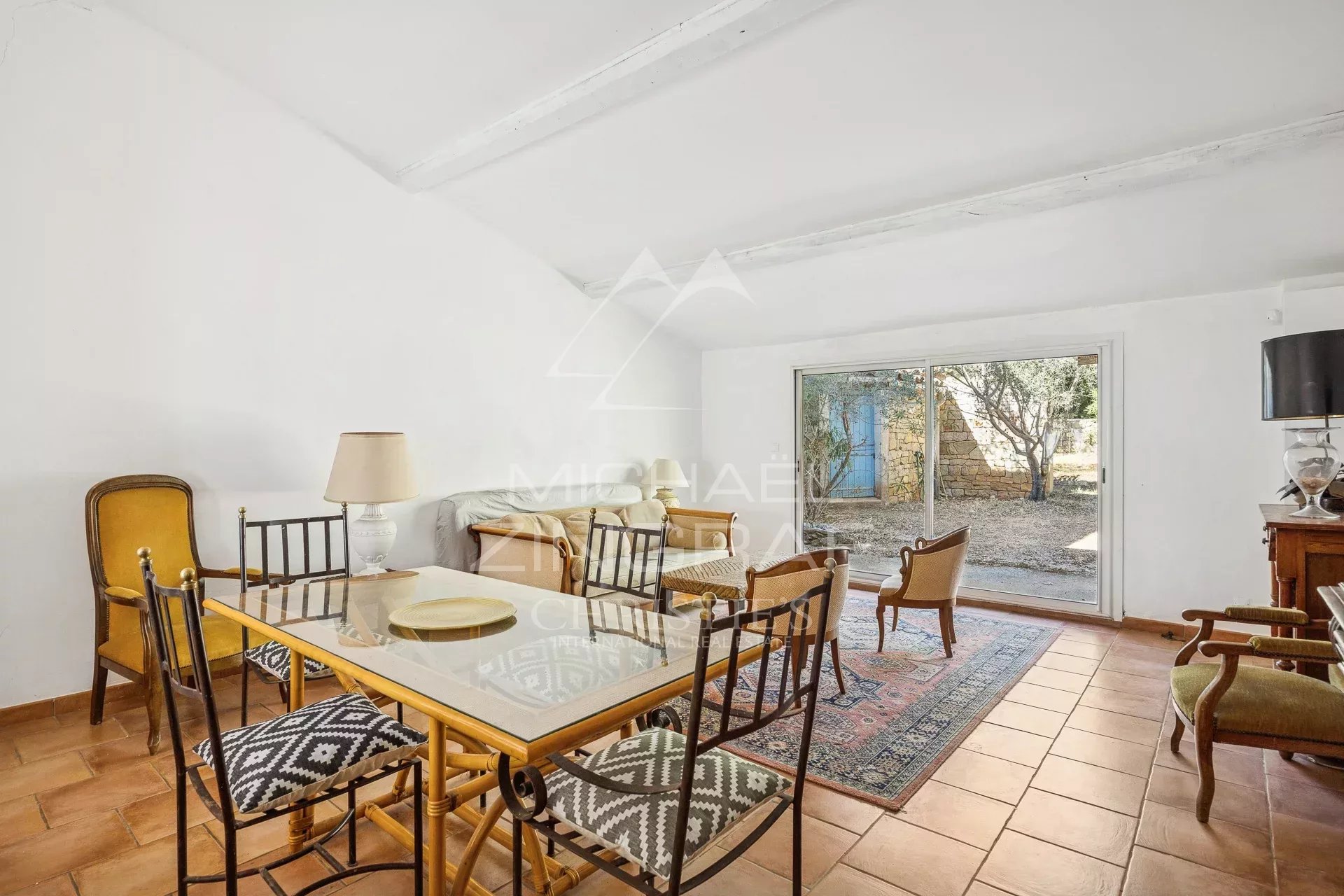 Elegant 217 m² character property with renovated stone sheepfold and swimming pool, set on one hectare of lush grounds