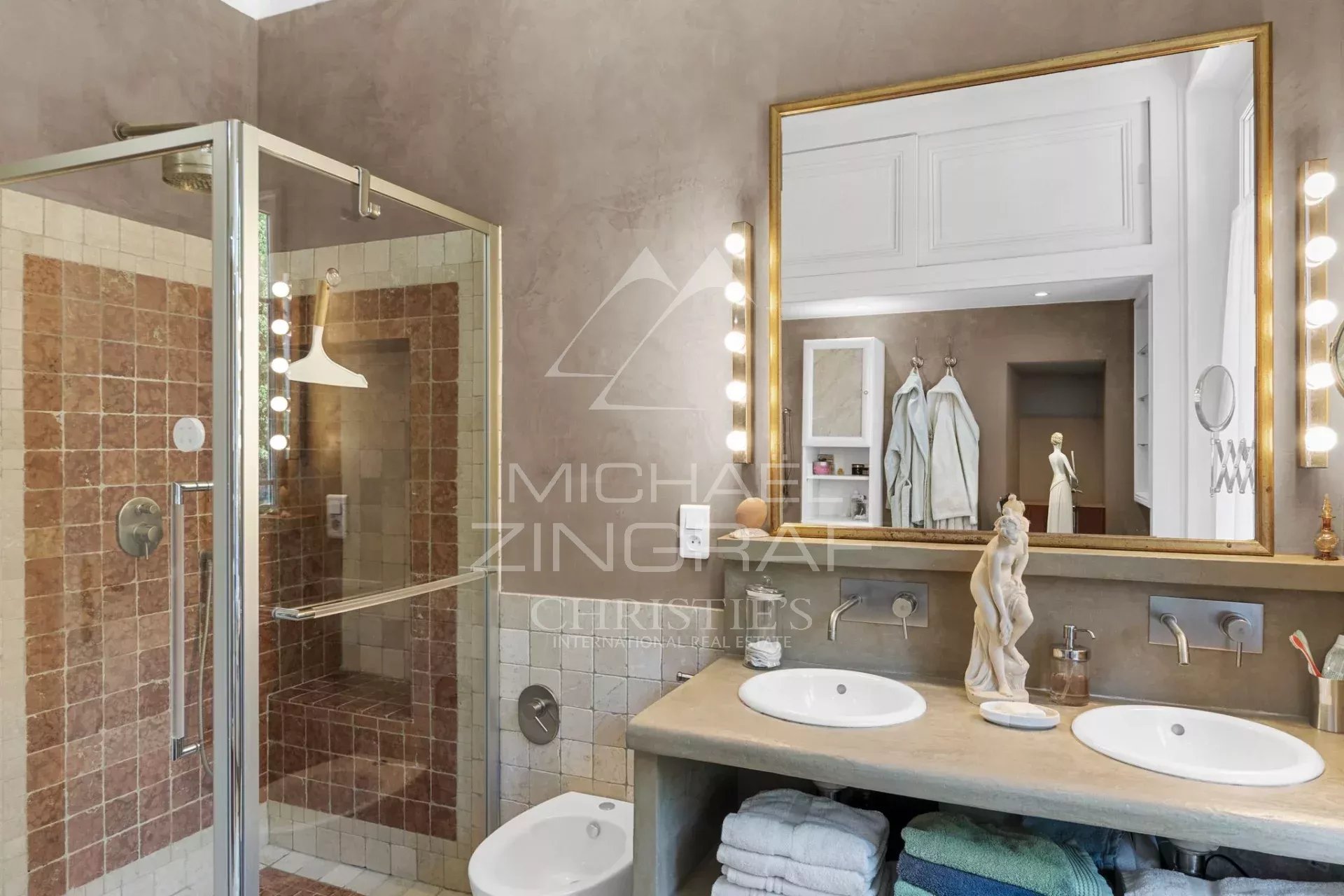 IN DER NÄHE VON AIX-EN-PROVENCE - BÜRGERLICHES HERRENHAUS