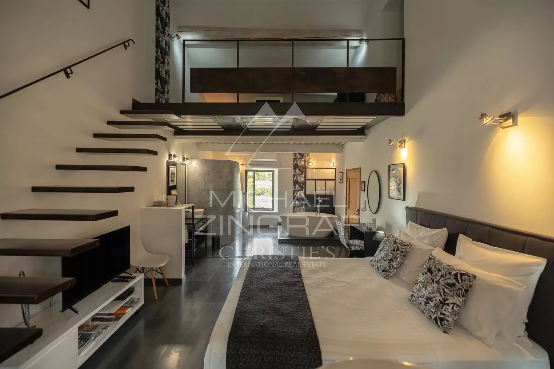 AUTHENTIQUE MAS EN PIERRE AVEC GITES ET PISCINE