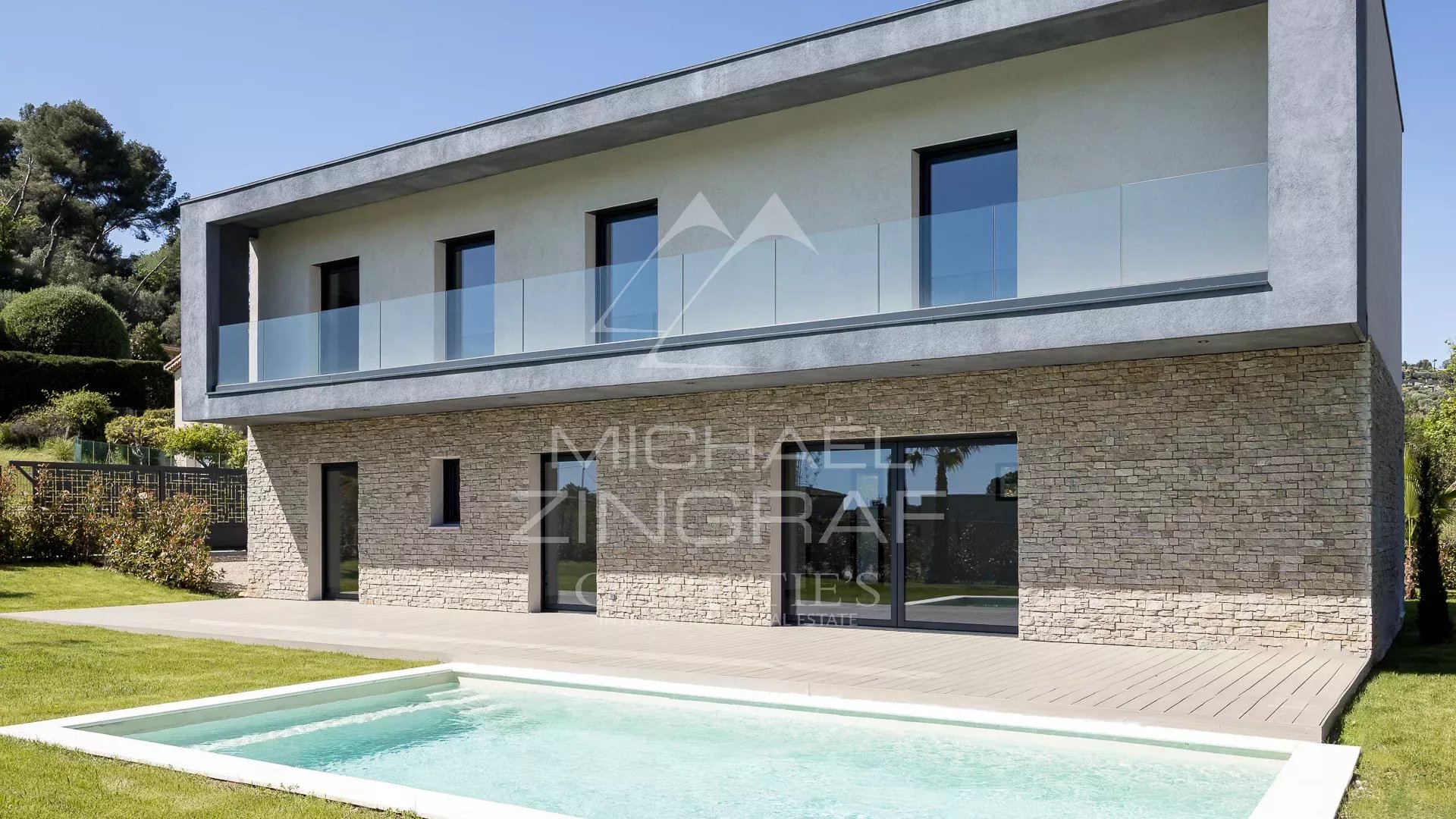 New contemporary villa