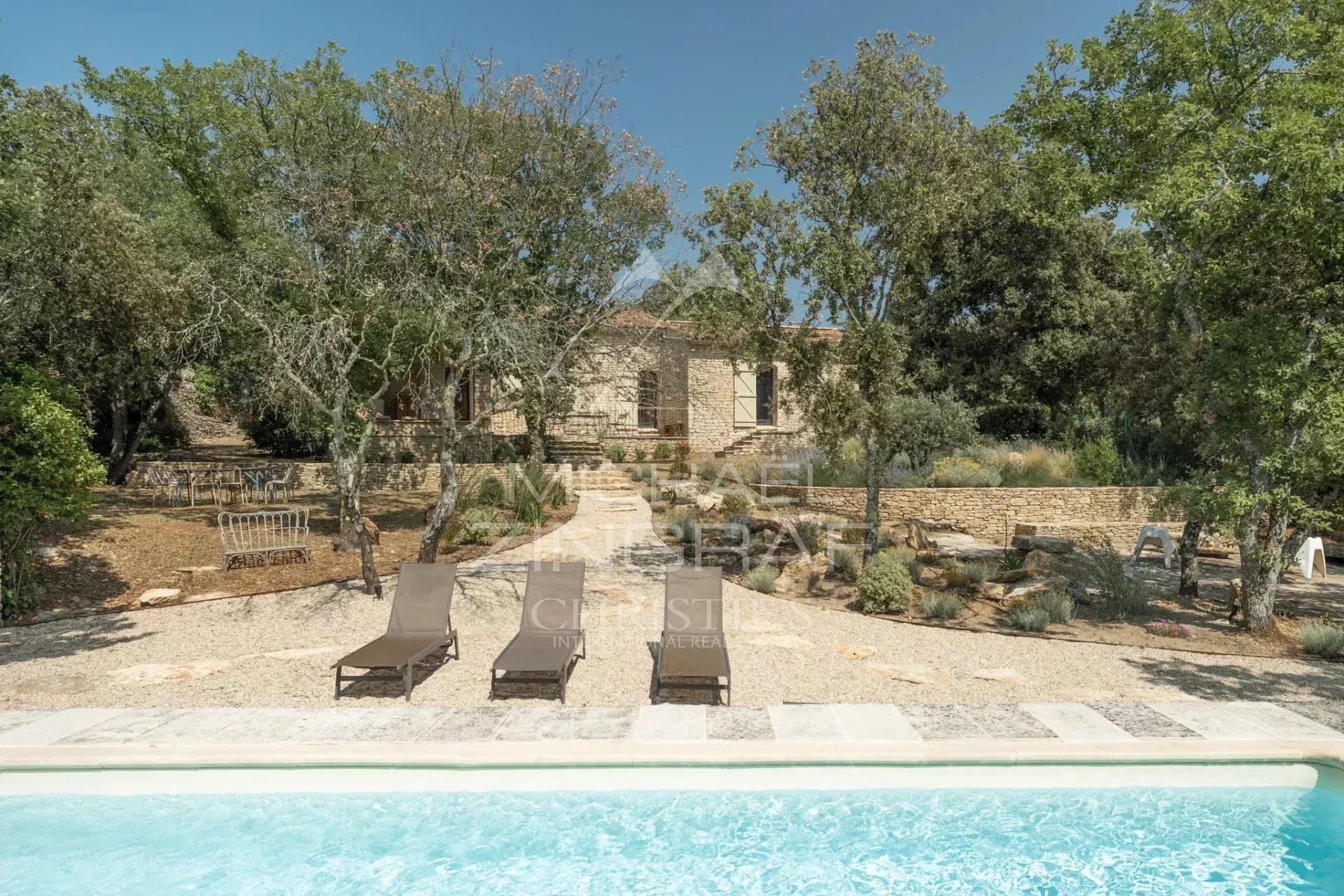 Gordes - Maison en pierre rénovée avec piscine proche du village