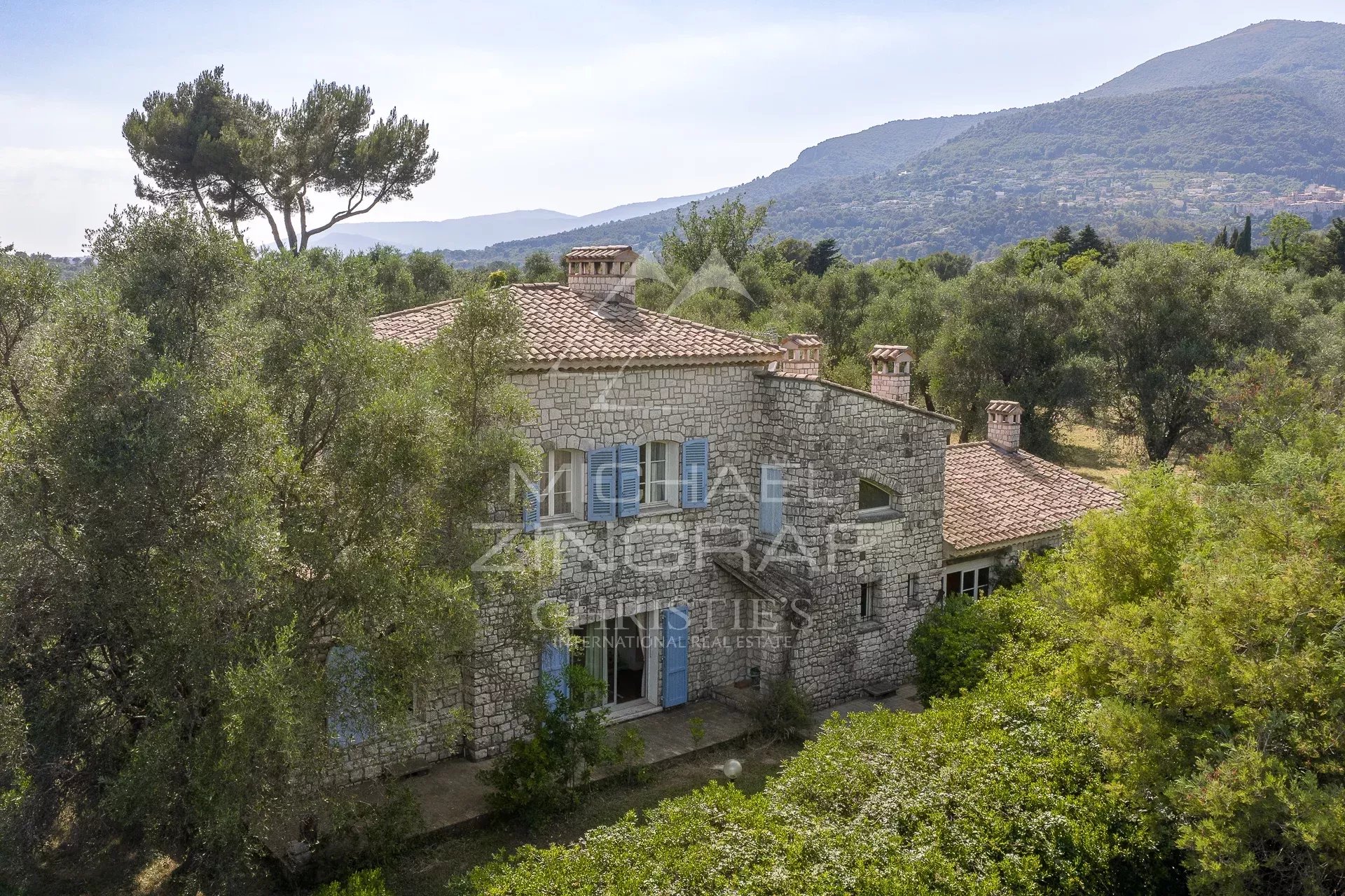 Close to Saint-Paul-de-Vence - Charming property in a green setting