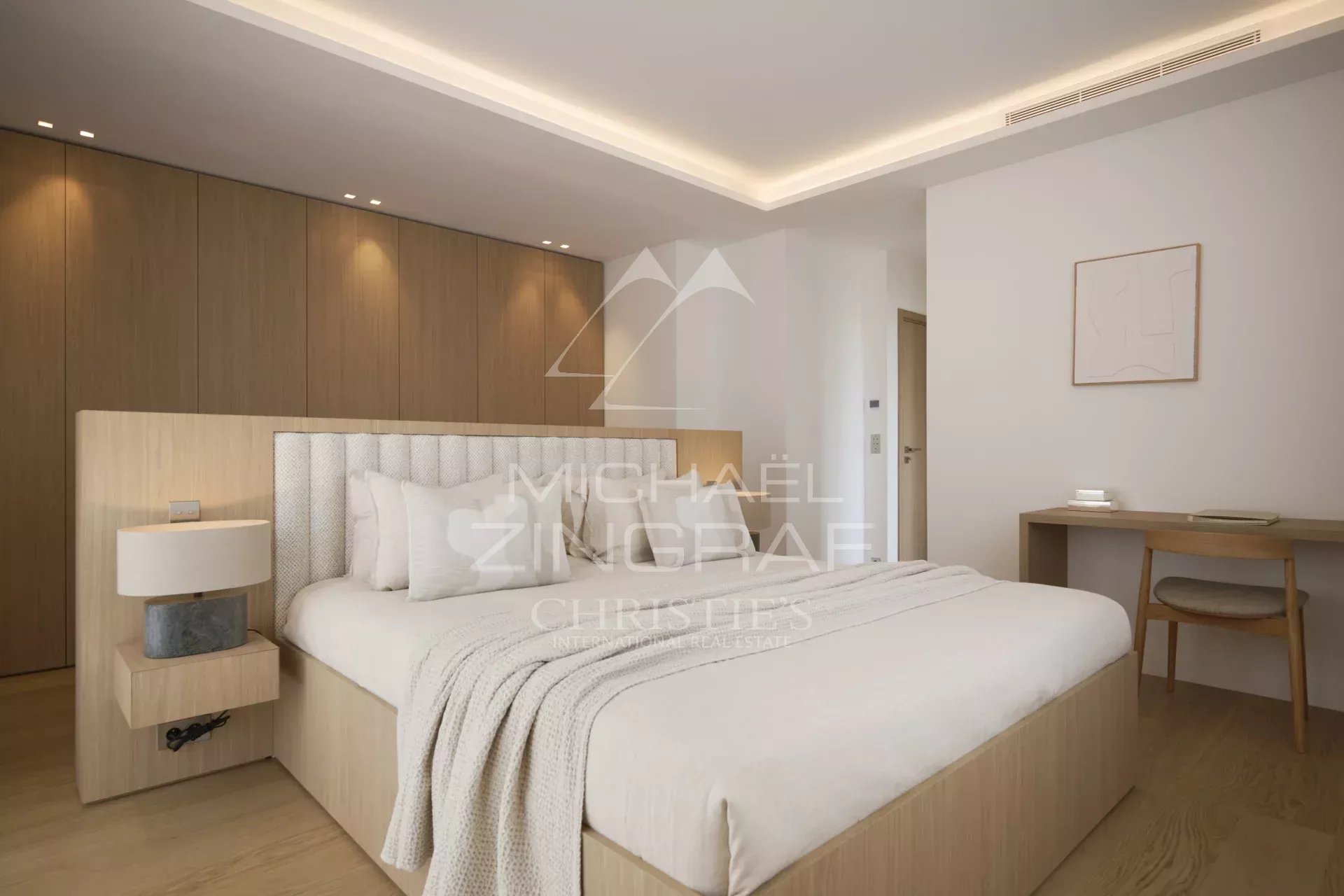 Cannes - Croisette - Outstanding 2-bedroom apartment