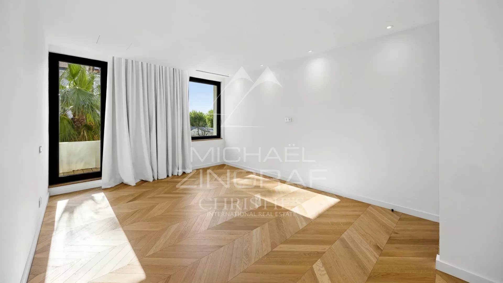 RARE LUXURY FLAT IN THE HEART OF SAINT-RAPHAËL