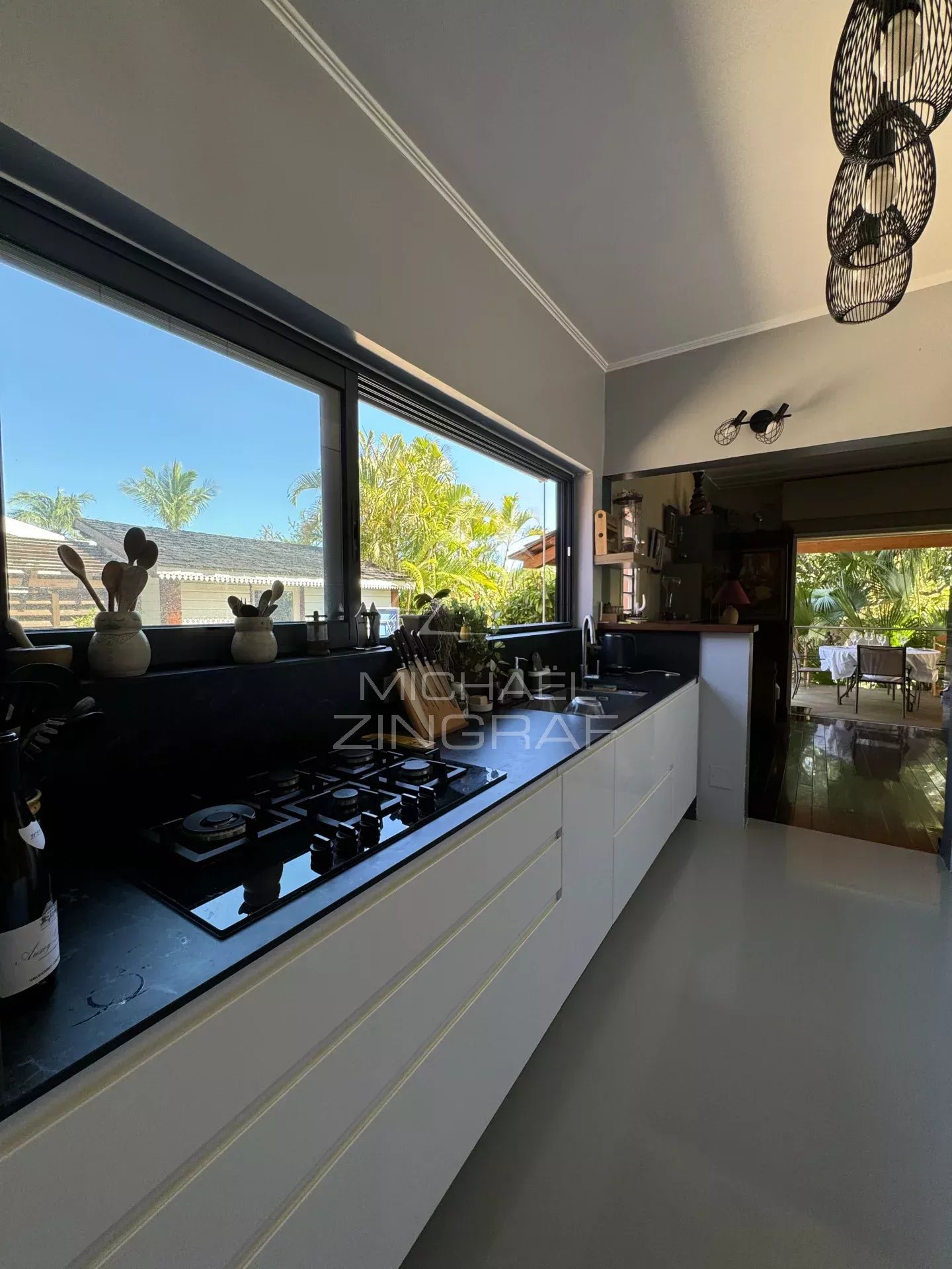 Exceptional Villa in a Secure Estate in Saint-Gilles-les-Bains