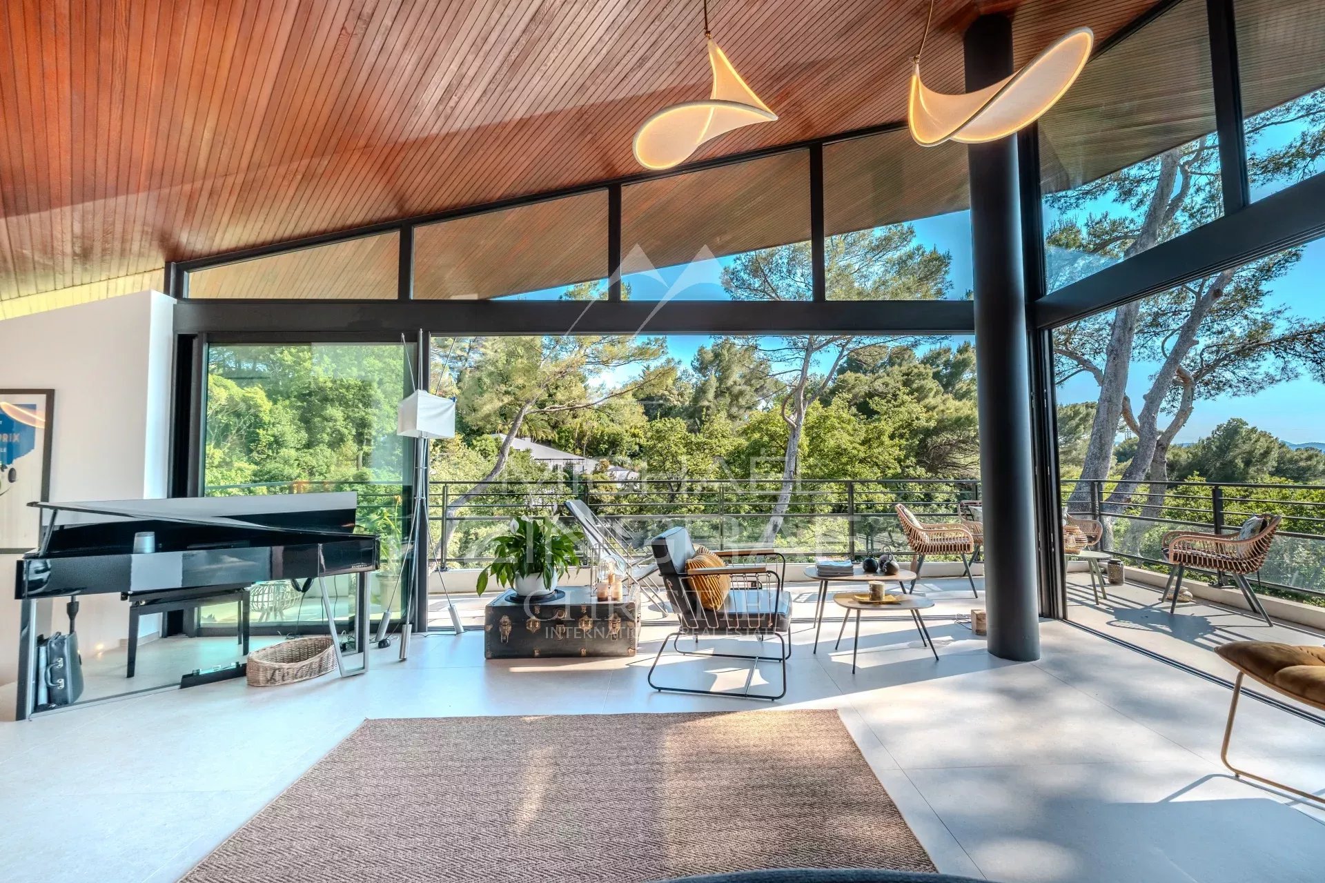 Mougins - Villa d'architecte située dans un domaine privé aux portes de Cannes