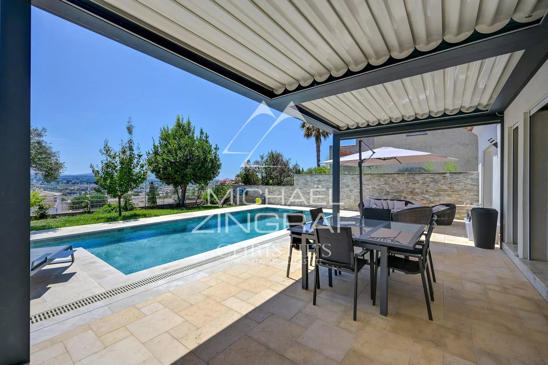 PLAN-DE-CUQUES, Maison familiale avec vue panoramique et piscine