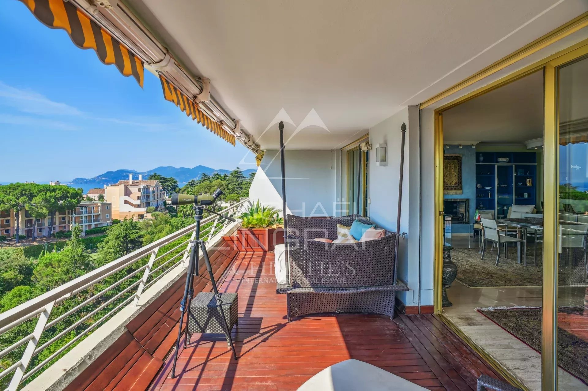 CANNES, CROIX DES GARDES – PANORAMABLICK AUF DAS MEER