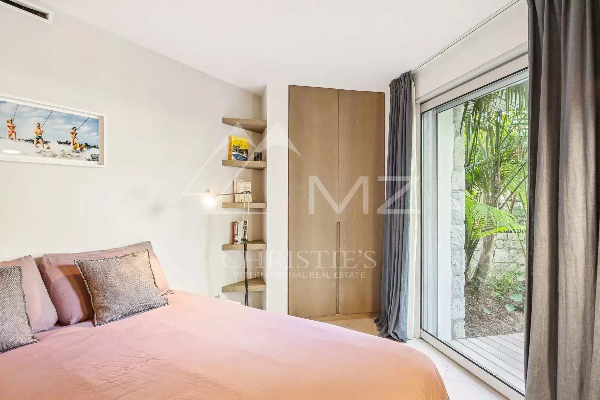 Exceptional apartment-villa in the sought-after Californie district